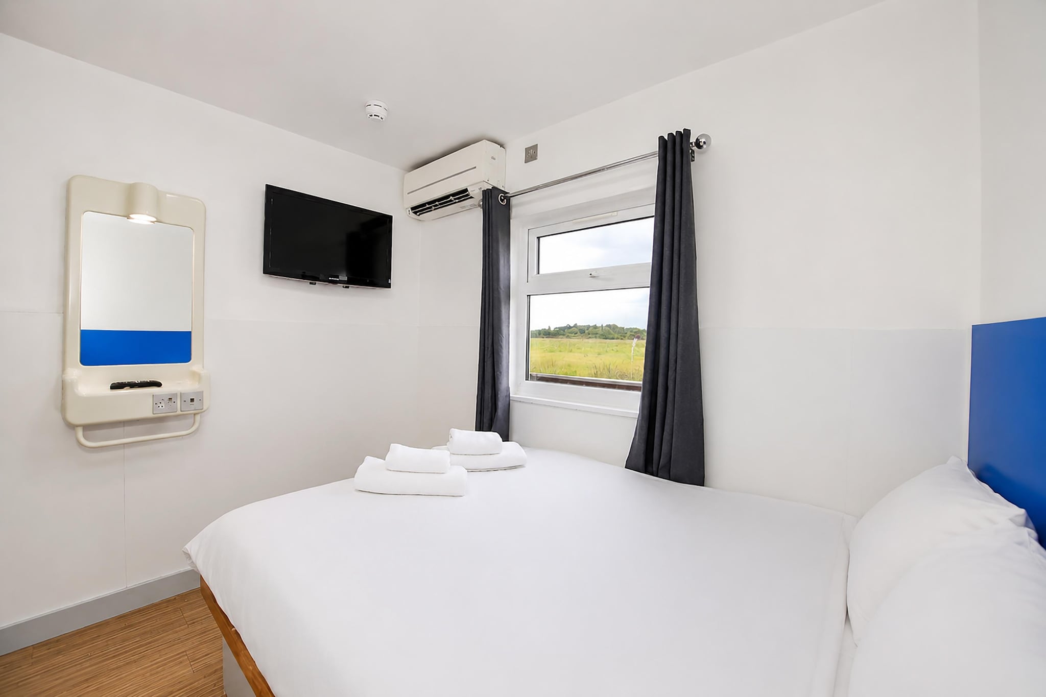 Compact Double Room - Slaapkamer