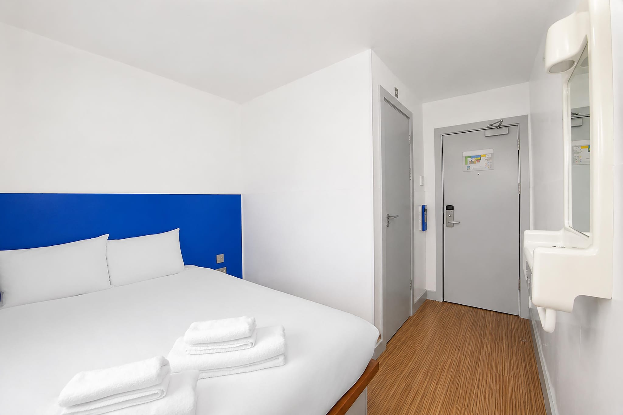 Compact Double Room - Slaapkamer