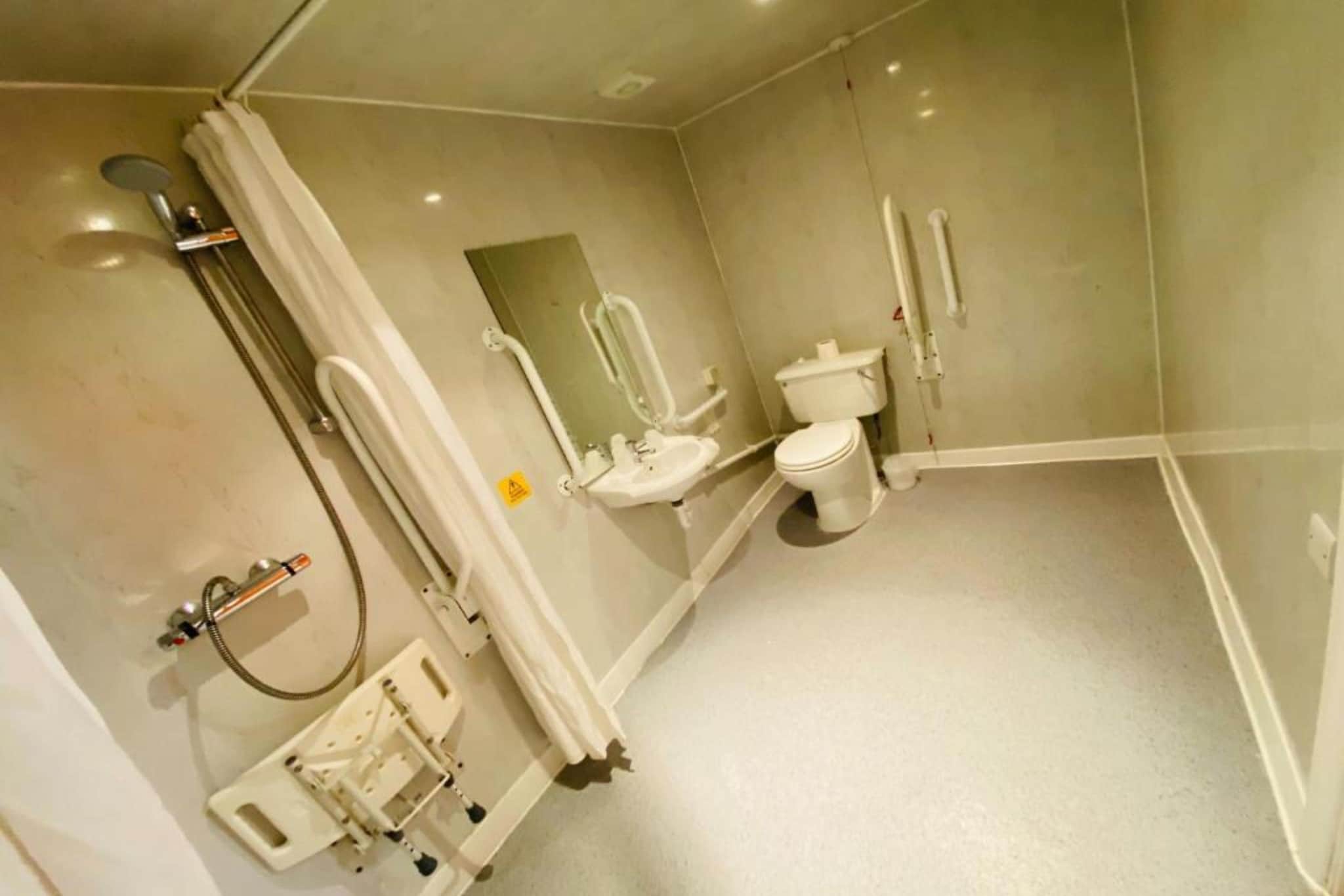 Standard Family Room for 4 - Badkamer