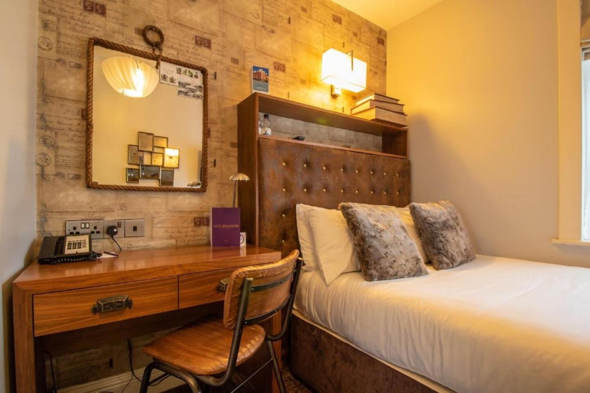 Standard Double Room - Schlafzimmer
