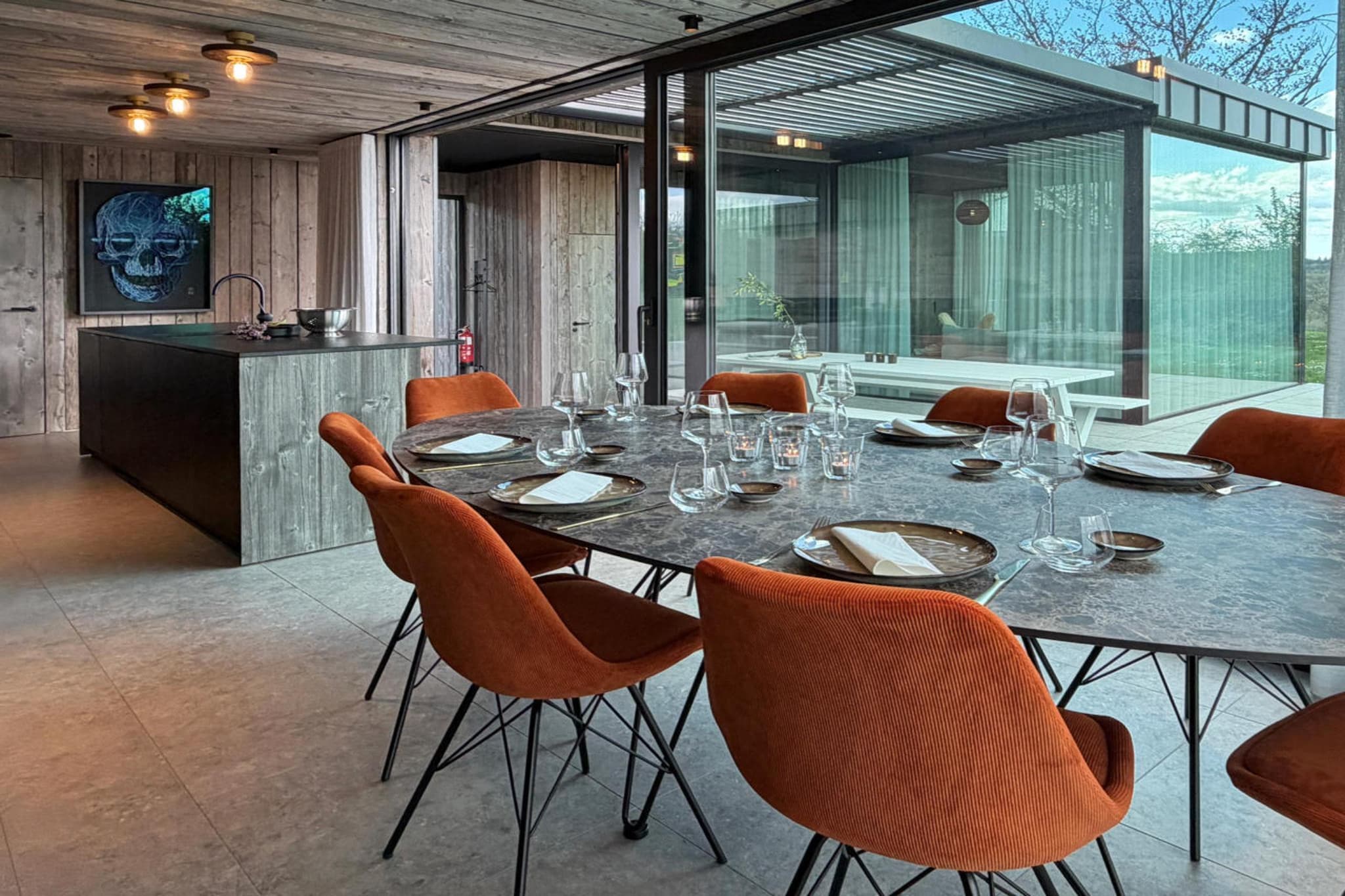 Coco Noir - Dining room