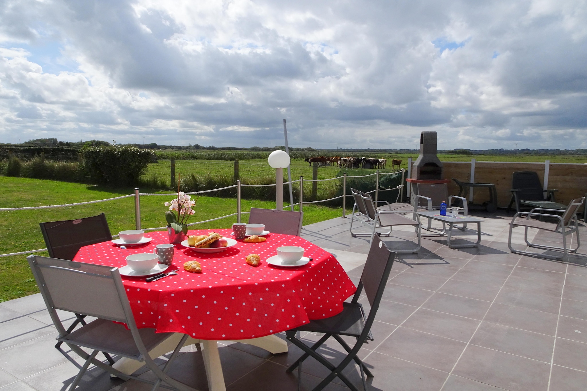Holiday Home Saint-Marcouf - Buitenkant zomer