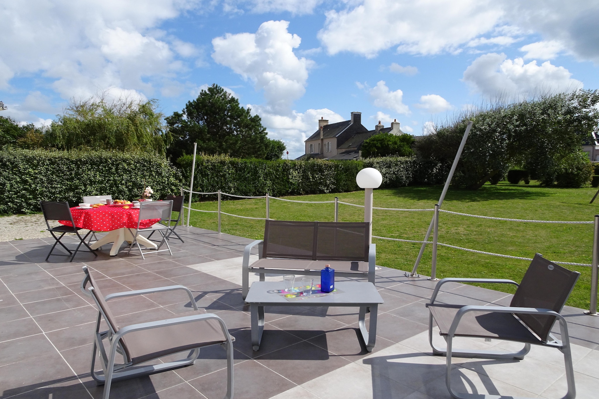 Holiday Home Saint-Marcouf - Buitenkant zomer