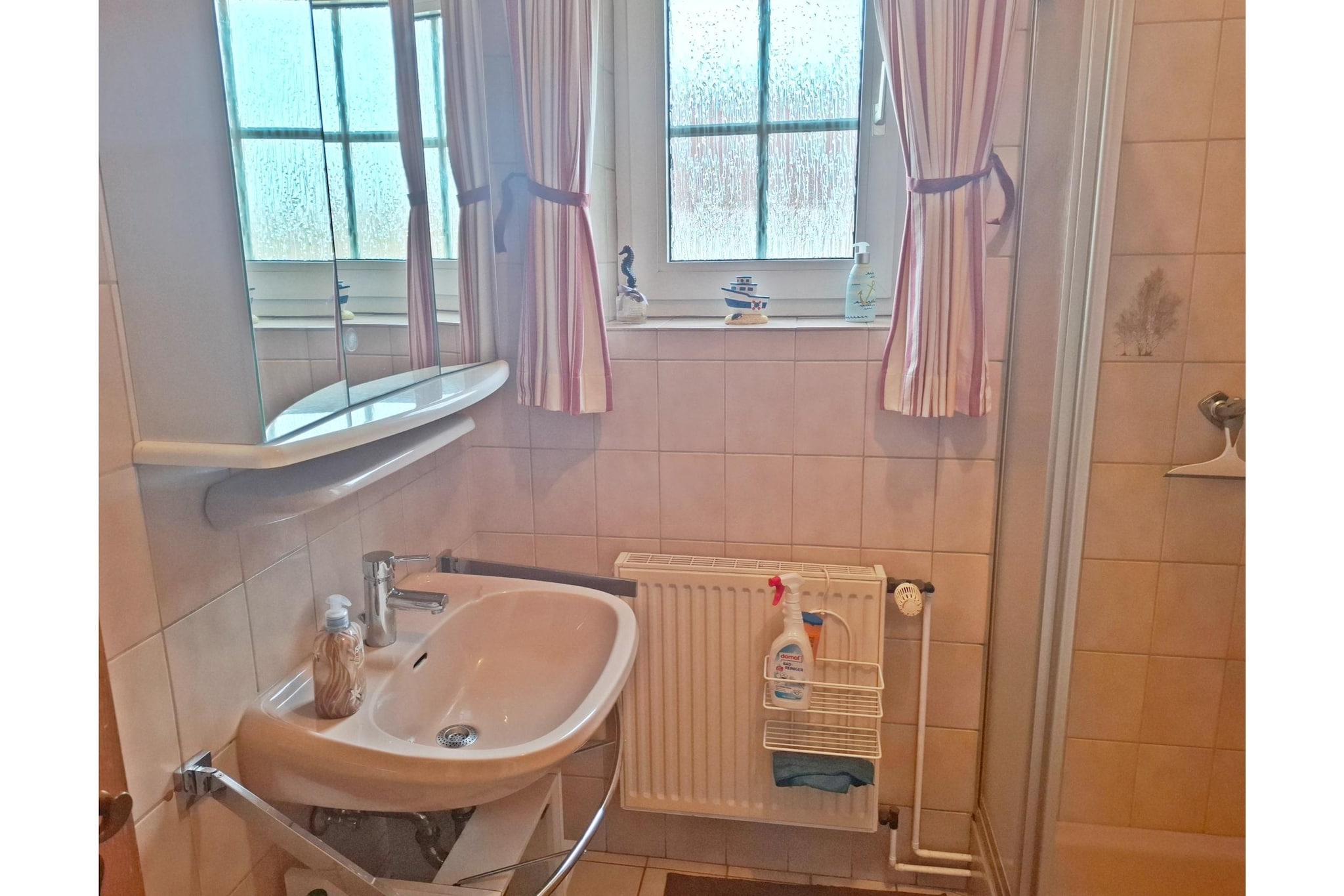 Ferienwohnung im Obergeschoss 18 - Badkamer