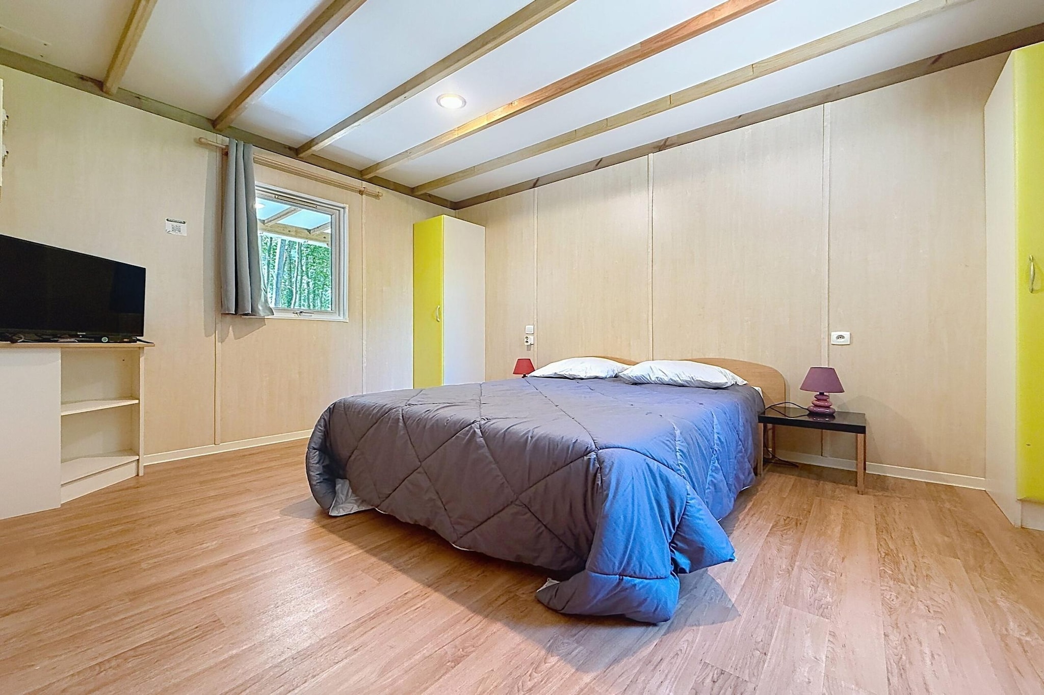 Camping Moncontour Active Park Accessible 2-Bedroom Chalet - 4 people