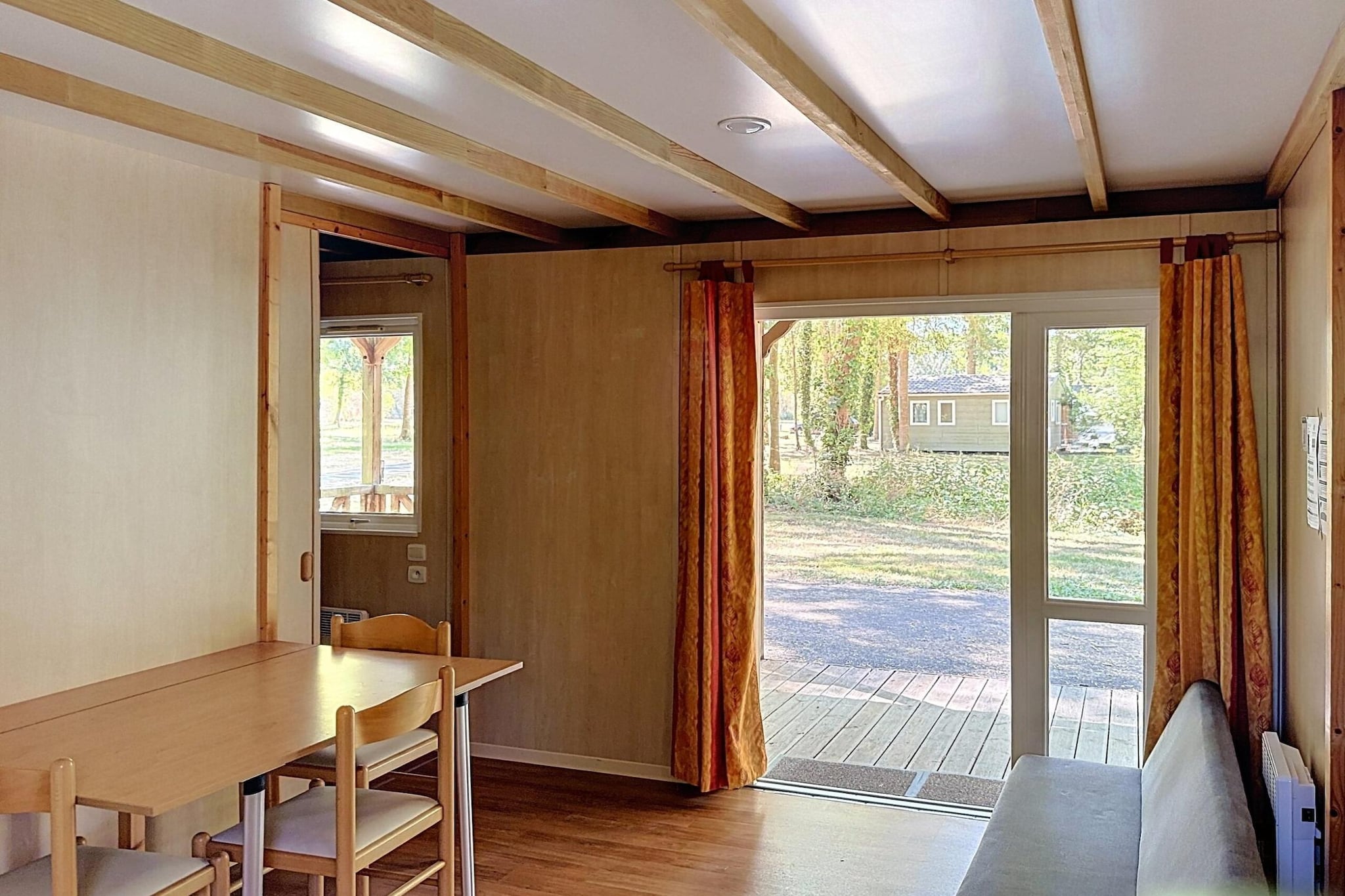 Camping Moncontour Active Park Accessible 2-Bedroom Chalet - 4 people - Wohnzimmer