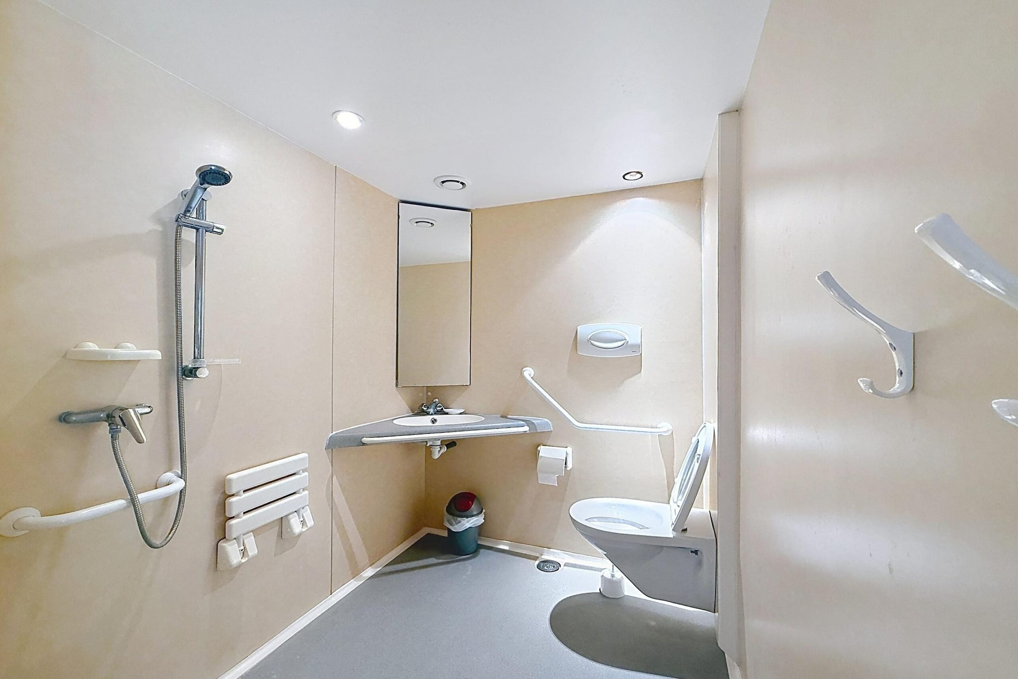 Camping Moncontour Active Park Accessible 2-Bedroom Chalet - 4 people - Badezimmer