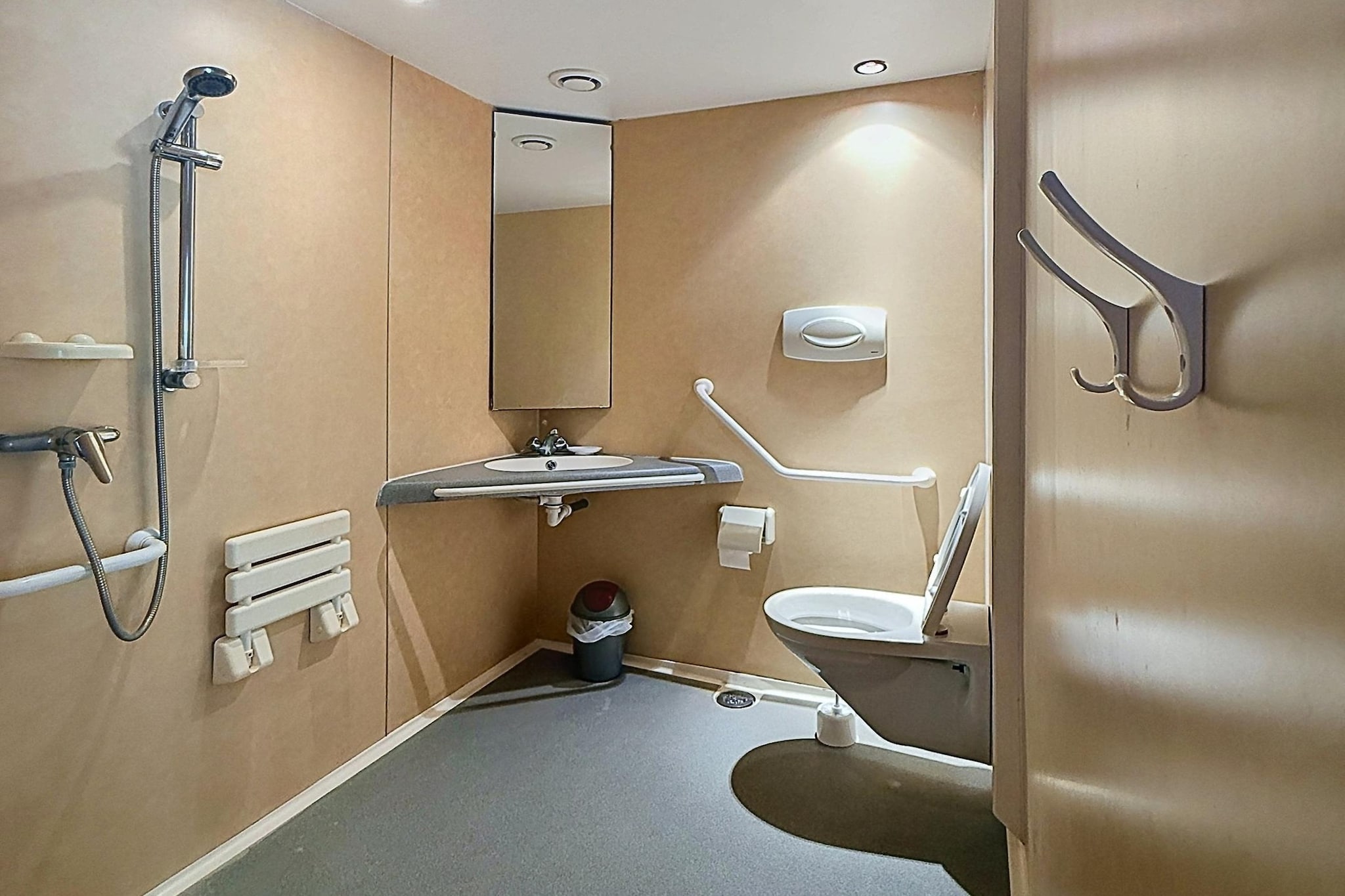 Camping Moncontour Active Park Accessible 2-Bedroom Chalet - 4 people - Badezimmer