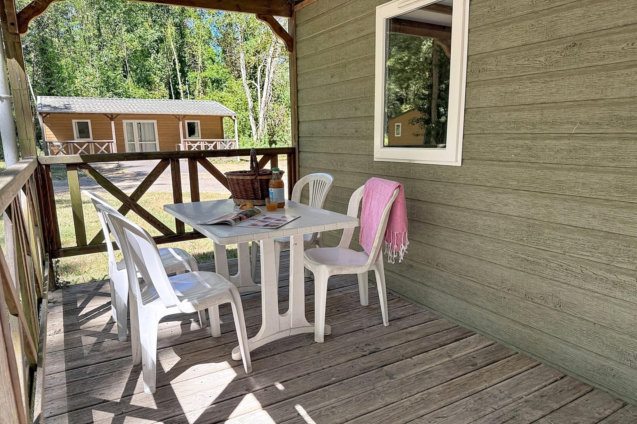 Camping Moncontour Active Park Accessible 2-Bedroom Chalet - 4 people - Terrasse/Balkon