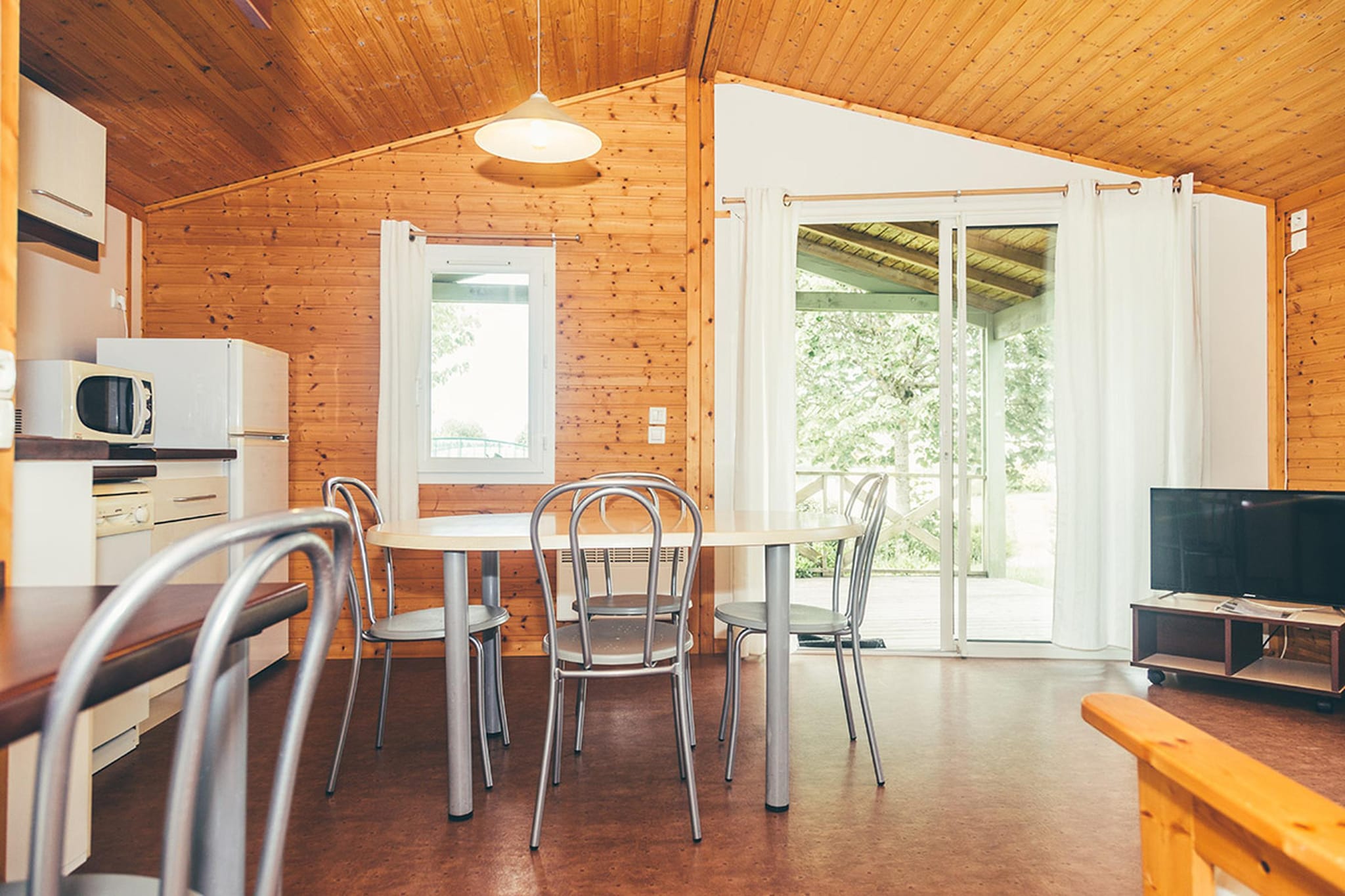 Hameaux de Miel 2-Bedroom Cottage - 4 people - Eetkamer