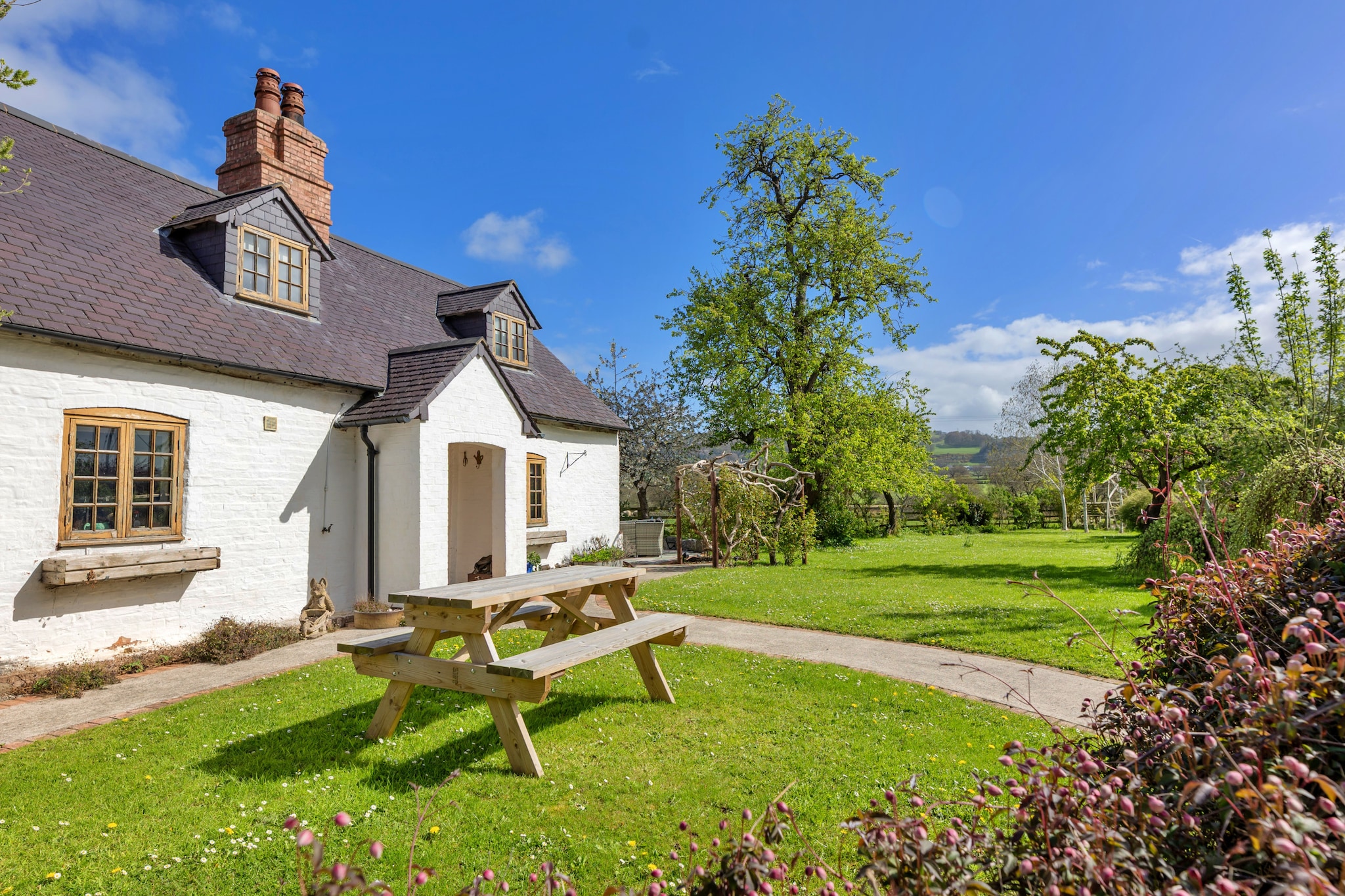 Waen Farm Cottage - Buitenkant zomer