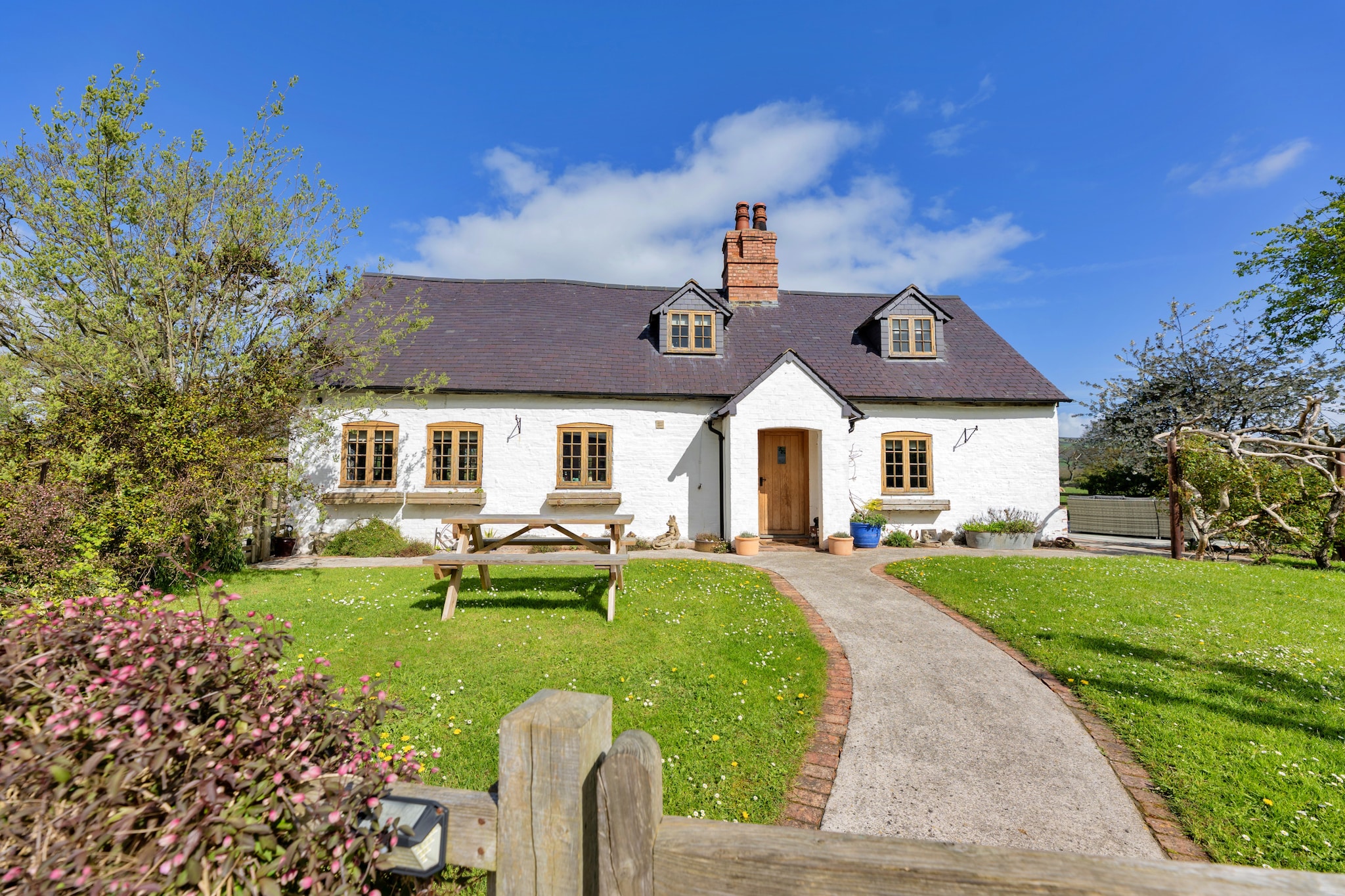 Waen Farm Cottage - Buitenkant zomer