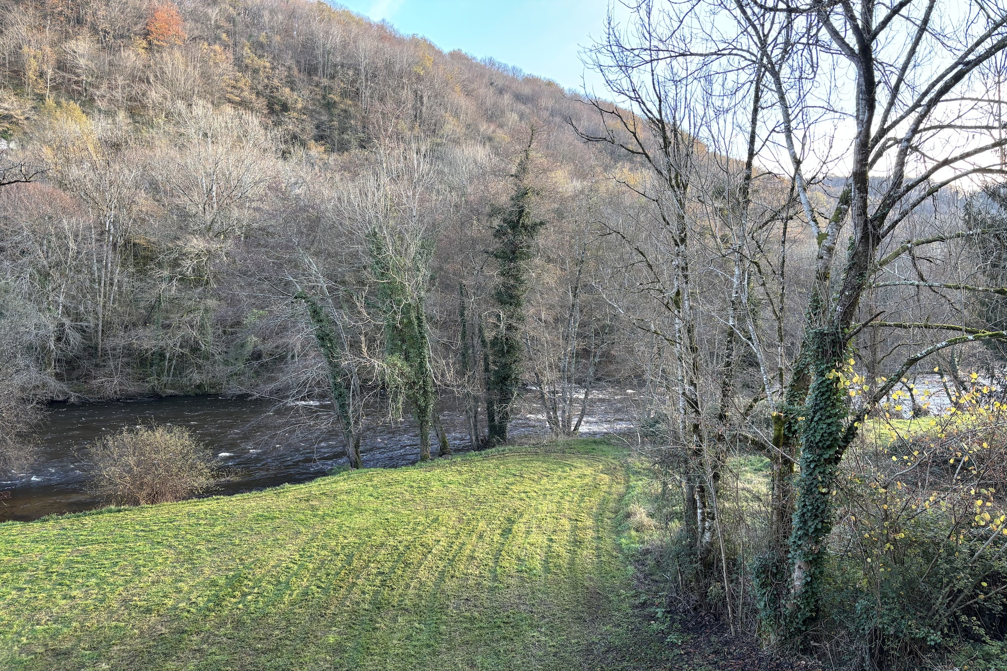Les rives de Vézère - Jardins en été