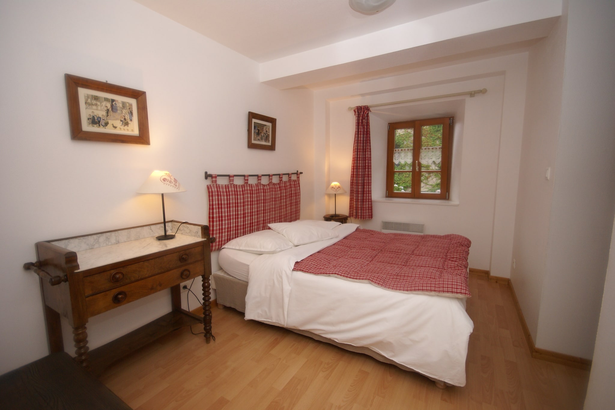 Located in Riquewihr, this rustic apartment is perfect for a romantic getaway. It can accommodate up to 2 guests and has 1 bedroom. It has a terrace for you to enjoy a sunny brunch out in the open and an electric heating.



The local grocery store and restaurant are 100 m from the apartment. The forest lies 1 km from the stay. Take a refreshing dip in the public swimming pool, just 3 km from the property. If you are a golf lover, the golf course is only 5 km away. Beblenheim and Mittelwihr are also nearby to visit. 



You can access the furnished terrace to relish a steaming cup of coffee. Electric heating is provided for your convenience. ChildrenÂ’s bed and high chair are offered for the little guests.



Public transport is at 1 km.



The check-in timings are between 4-6 PM and checkout-time is from 9-10 AM.