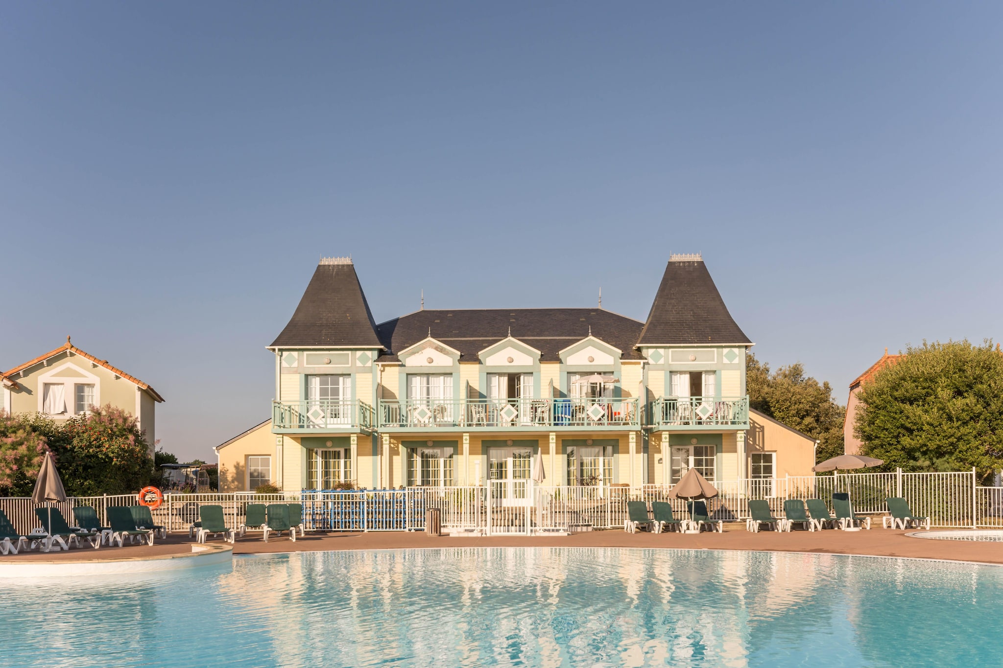 Pierre & Vacances Le Domaine de Bourgenay House 8 people - 2 bedrooms + 1 sleeping alcove - Terrace - Duplex - Domaine du Moulin district - Piscine