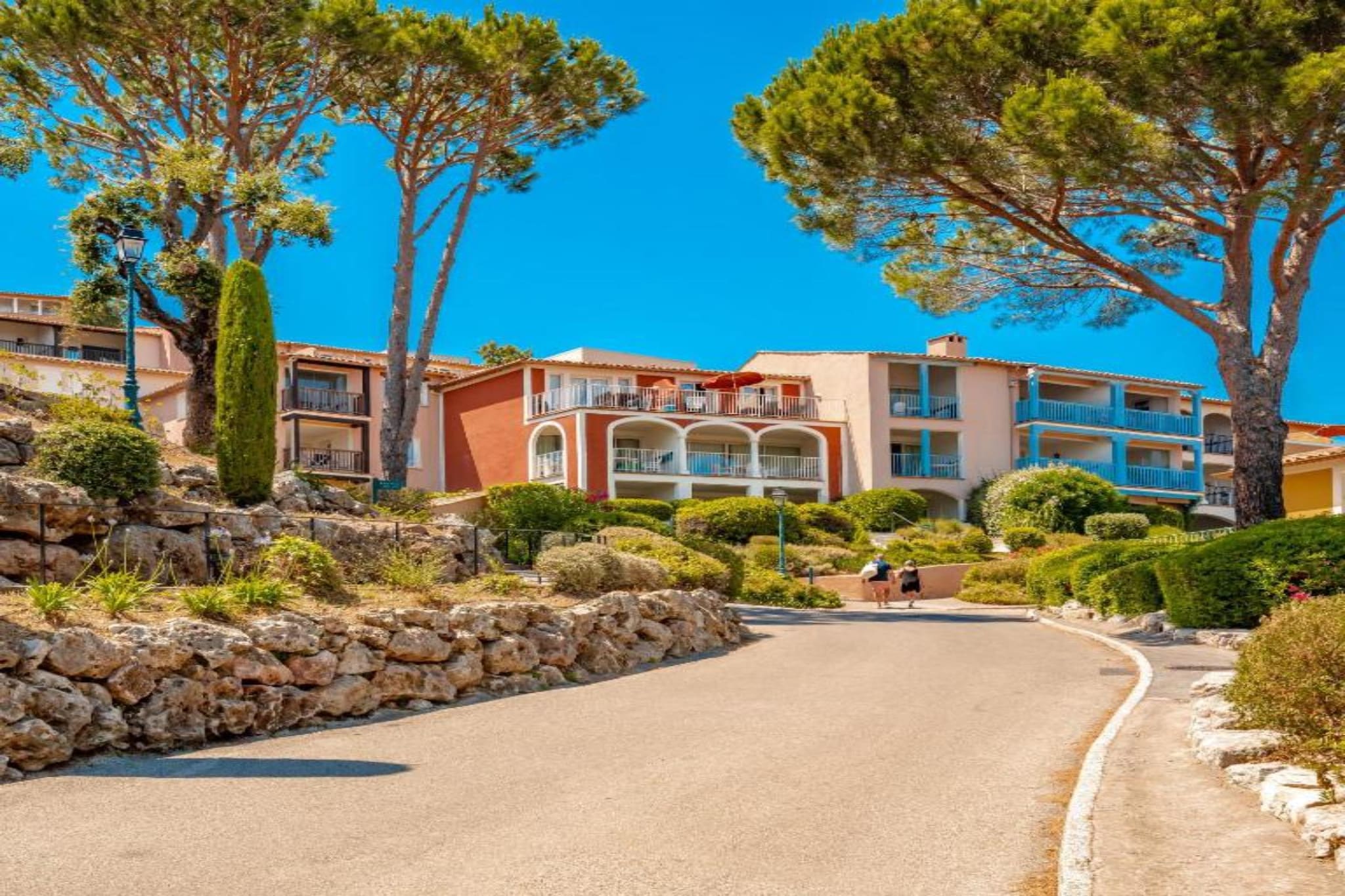 Pierre&Vacances Village Restanques Golfe St Tropez Apartment 6 people - 1 bedroom + 1 sleeping alcove - Terrace or balcony - Sea view - Außenbereich Sommer