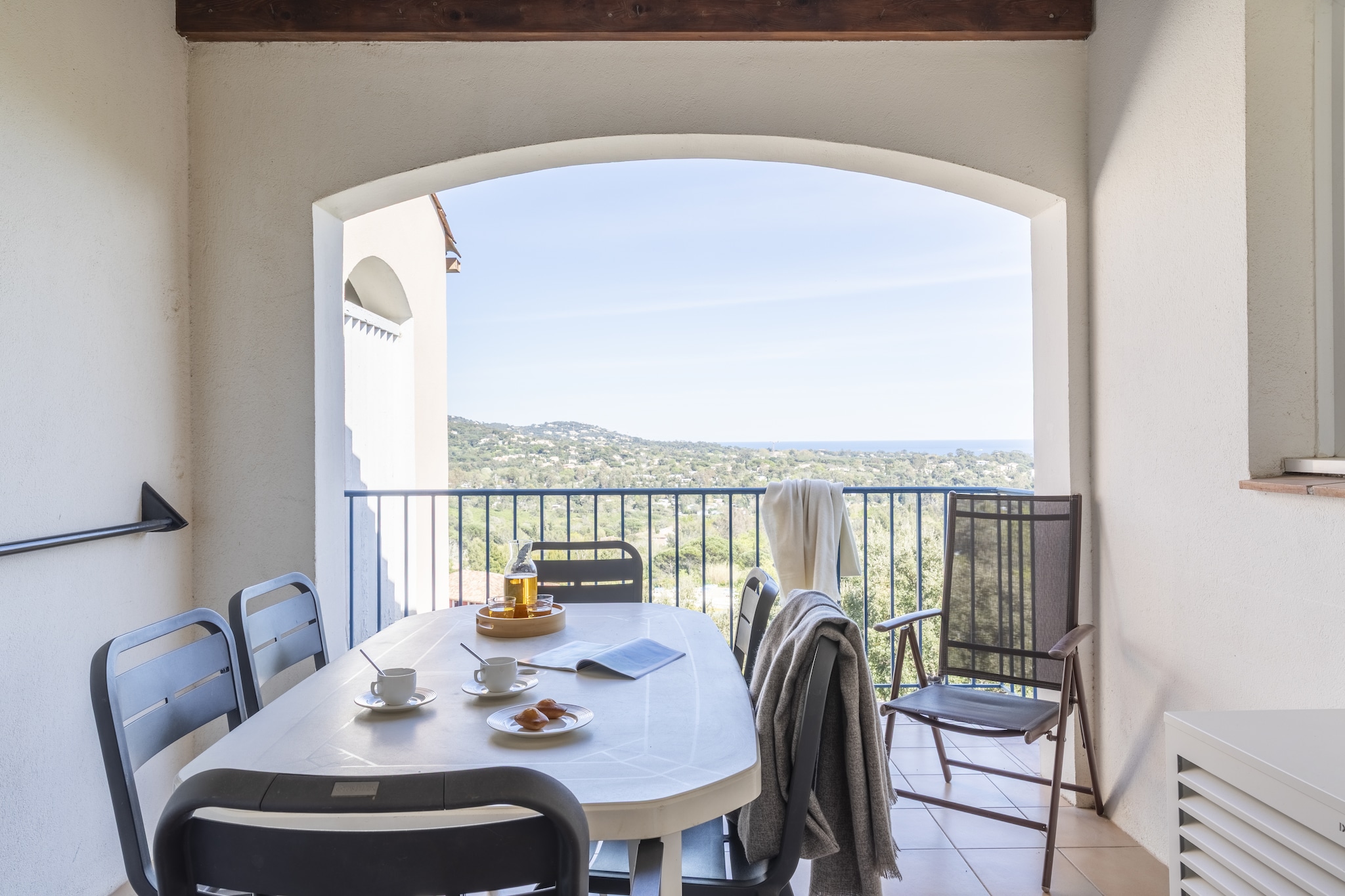 Pierre&Vacances Village Restanques Golfe St Tropez Apartment 6 people - 1 bedroom + 1 sleeping alcove - Terrace or balcony - Sea view - Air-conditioned - Esszimmer