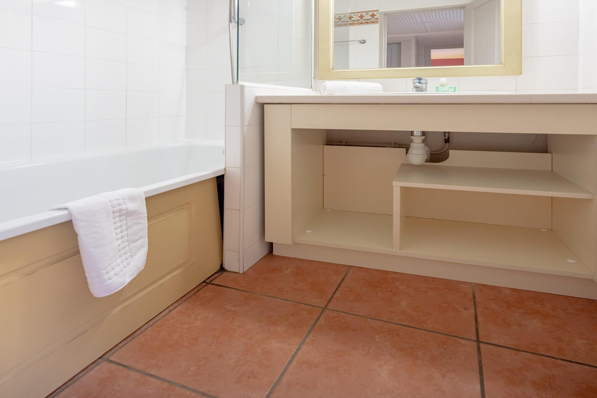 P&V Premium les Rives de Cannes Mandelieu Apartment 5 people - 1 bedroom - Terrace or balcony - Badkamer
