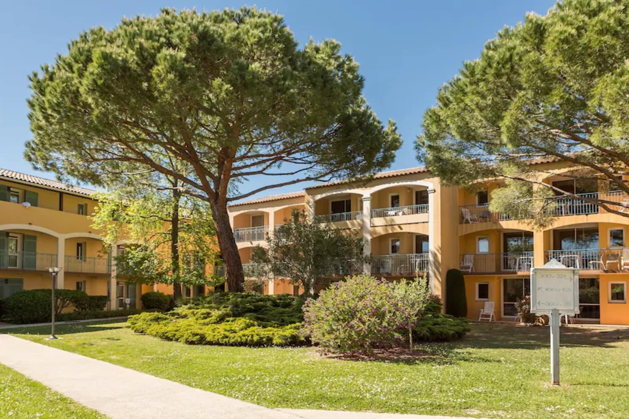 P&V Premium les Rives de Cannes Mandelieu Apartment 5 people - 1 bedroom - Terrace or balcony - Buitenkant zomer
