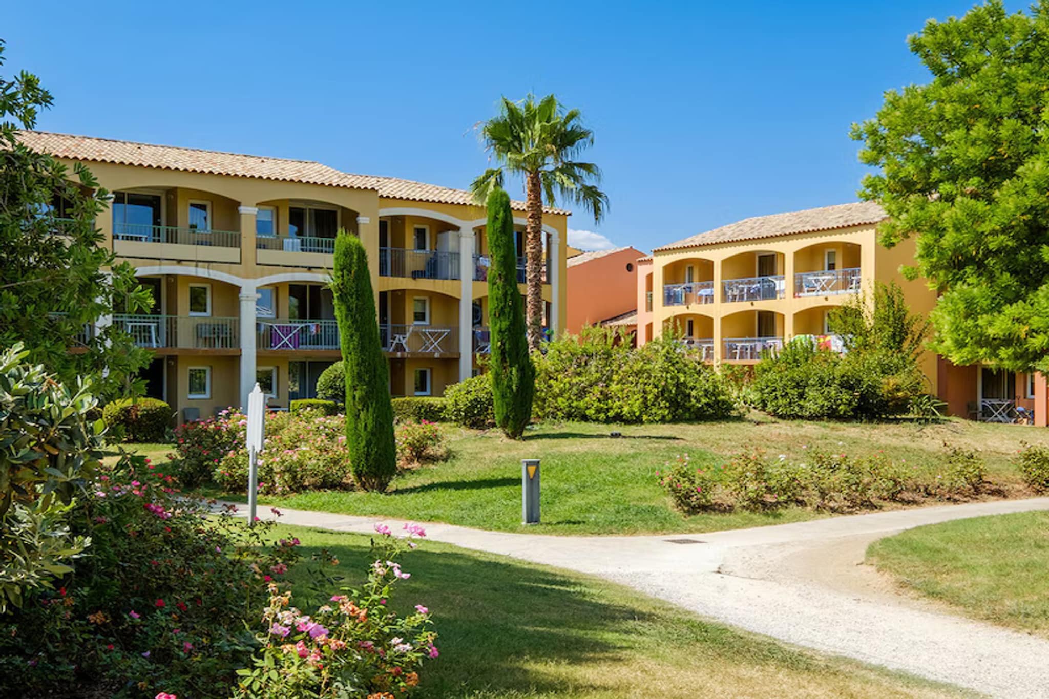 P&V Premium les Rives de Cannes Mandelieu Apartment 5 people - 1 bedroom - Terrace or balcony - Buitenkant zomer