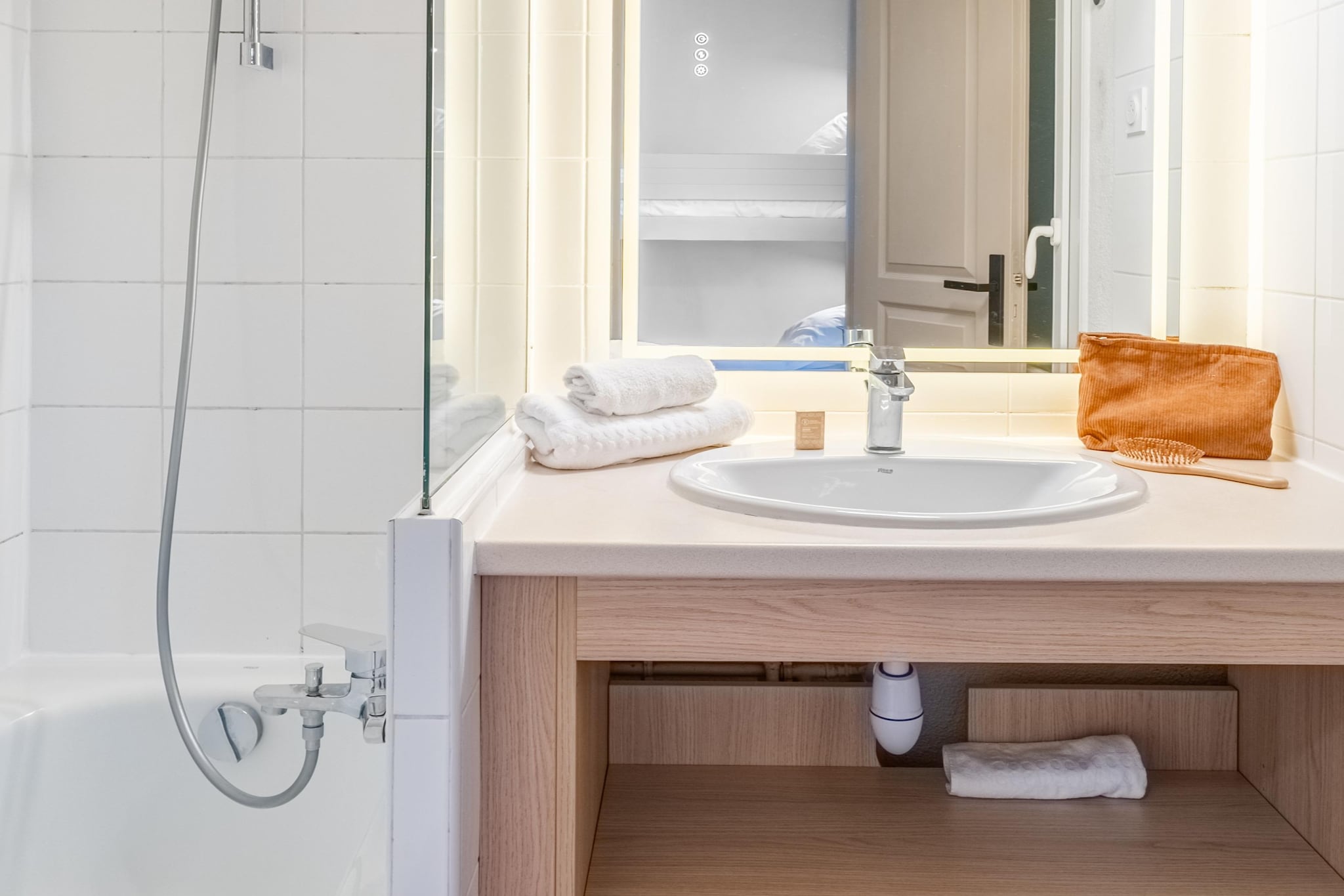 P&V Premium les Rives de Cannes Mandelieu Apartment 6 people - 1 bedroom + 1 sleeping alcove - Terrace or balcony - Renovated - Salle de bain