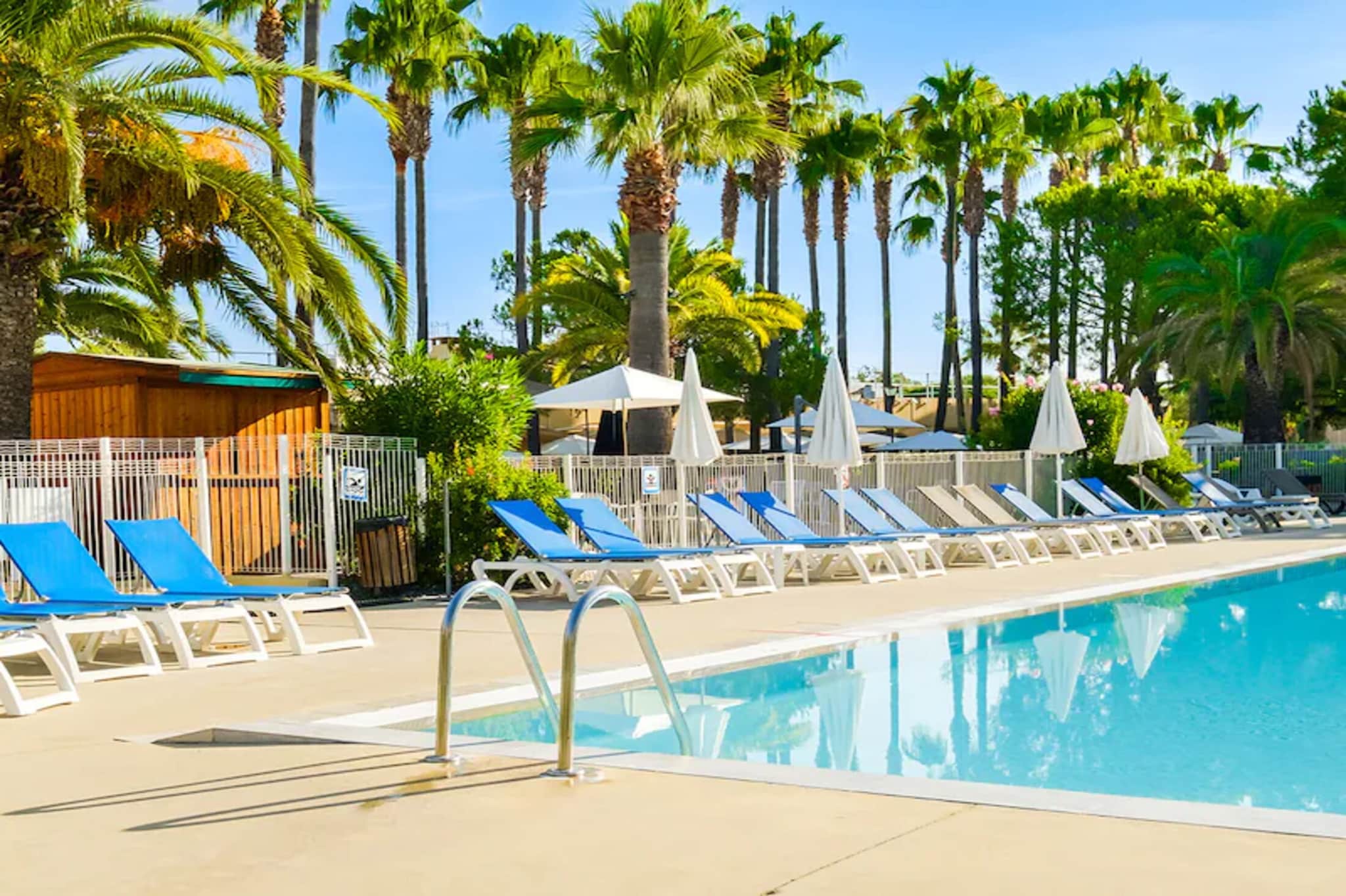 P&V Premium les Rives de Cannes Mandelieu Apartment 6 people - 1 bedroom + 1 sleeping alcove - Terrace or balcony - Zwembad
