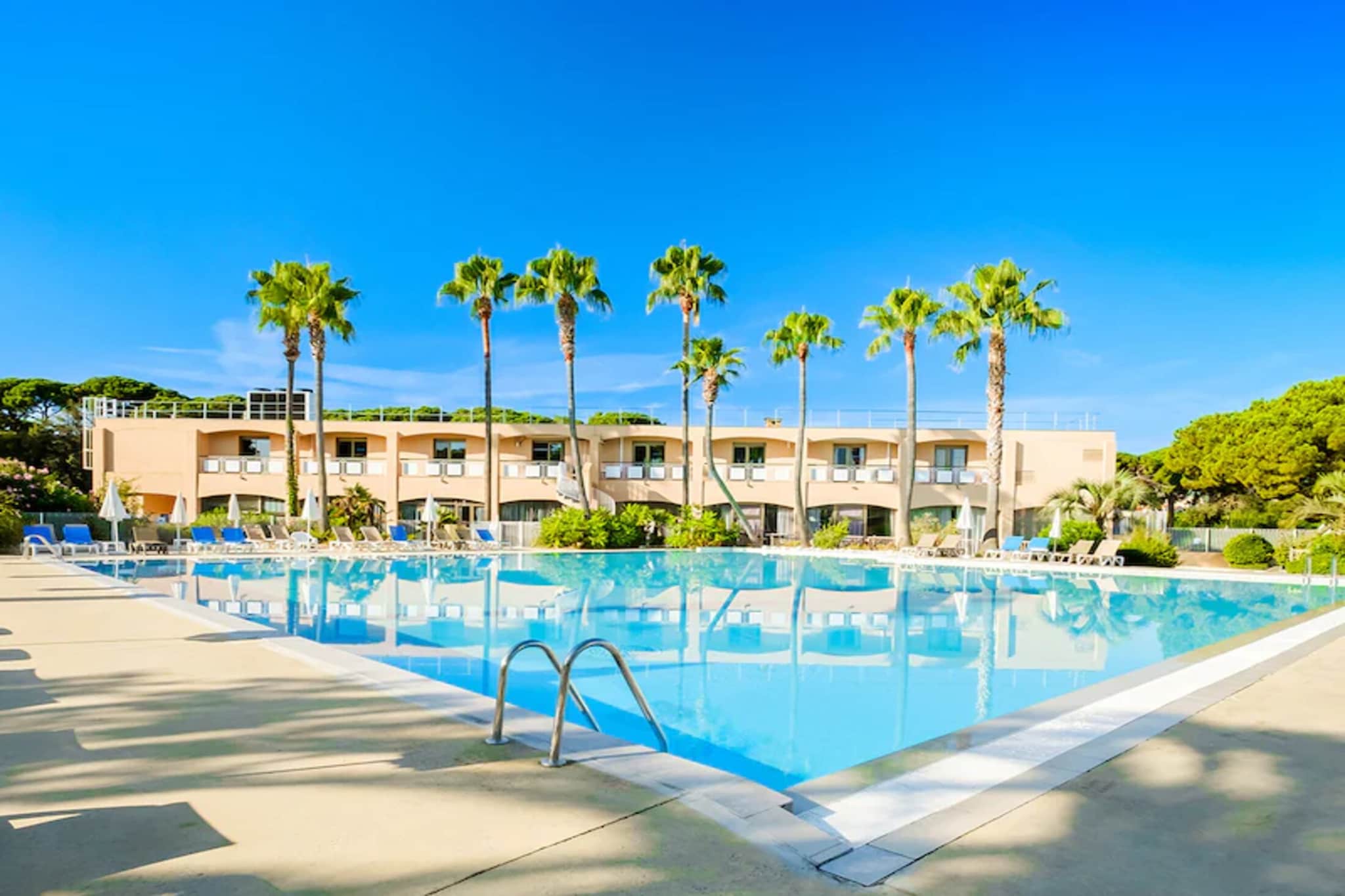 P&V Premium les Rives de Cannes Mandelieu Apartment 6 people - 2 bedrooms - Terrace or balcony - Zwembad