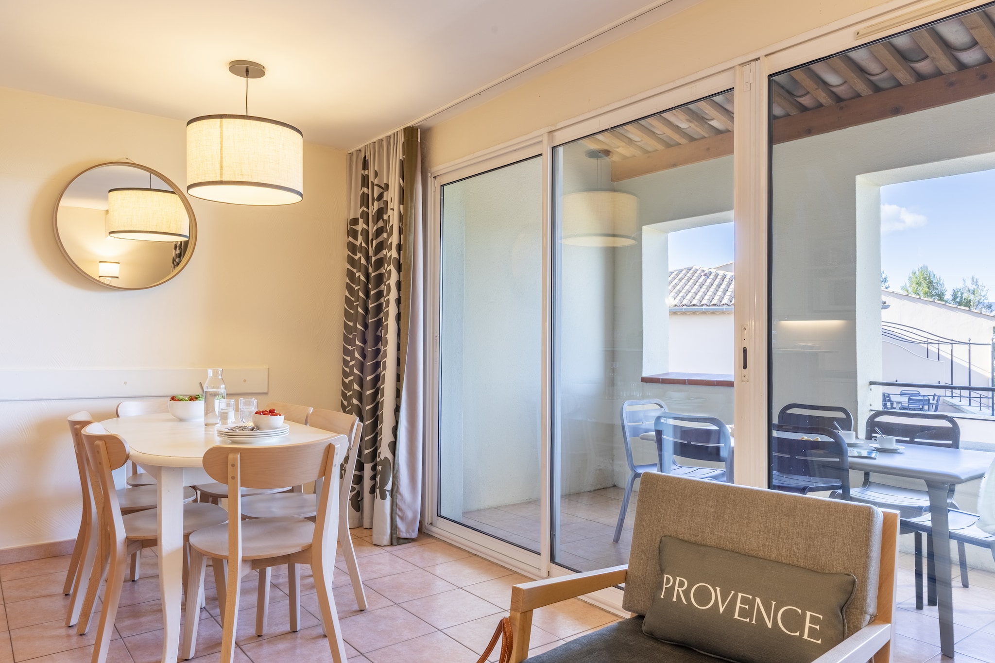 Pierre & Vacances Village Pont Royal en Provence Apartment 6 people - 1 bedroom + 1 sleeping alcove - Balcony or terrace - Air-conditioned - Renovated - Dining room