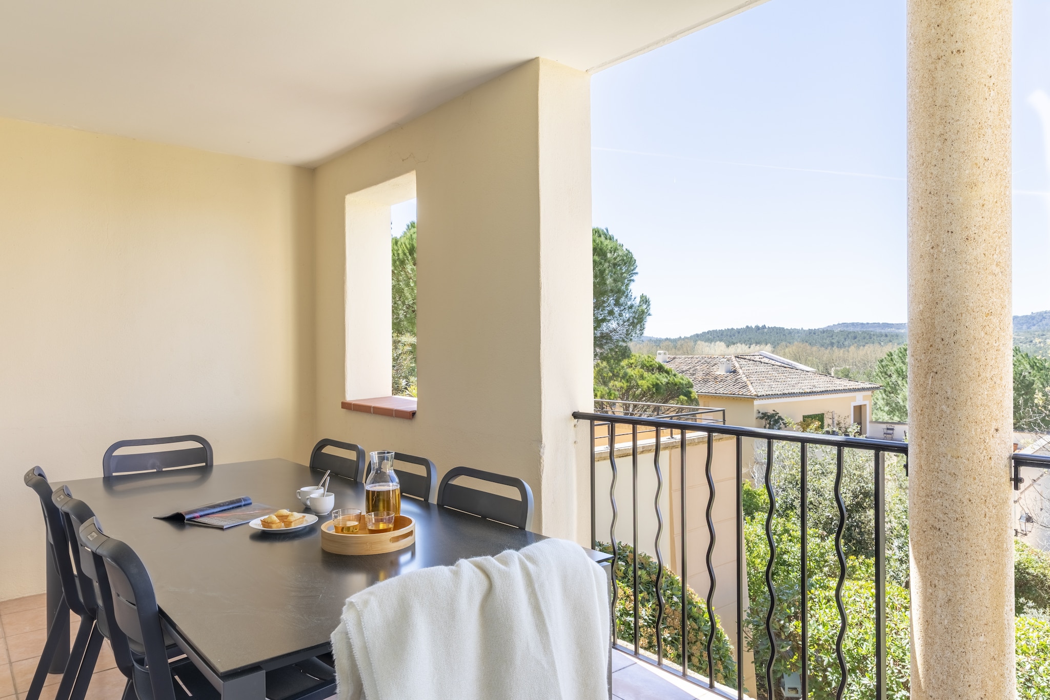 Pierre & Vacances Village Pont Royal en Provence Apartment 8 people - 2 bedrooms + 1 sleeping alcove - Balcony - Air-conditioned - Renovated - Terrasse / balcon