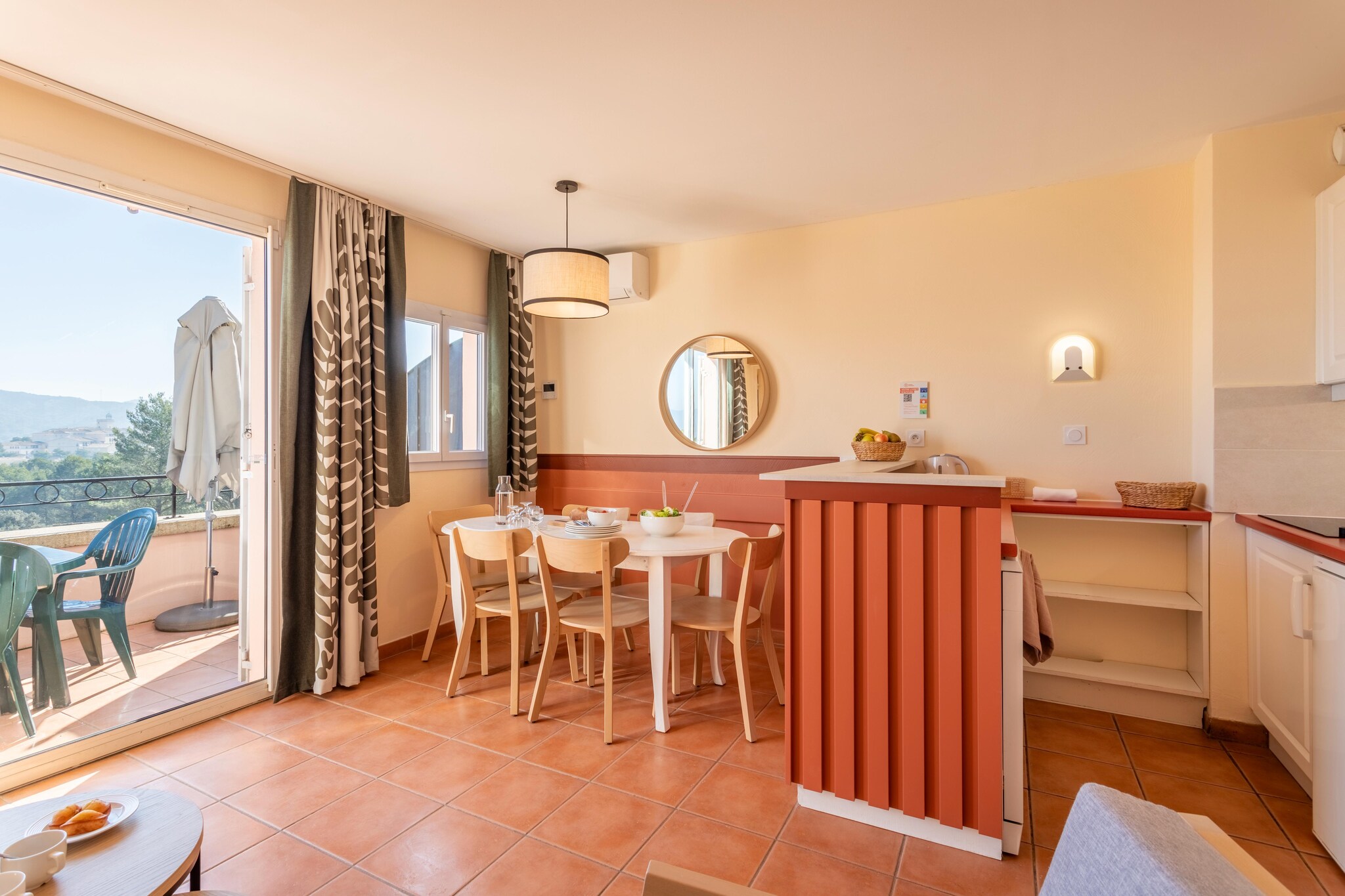 Pierre & Vacances Village Pont Royal en Provence Apartment 8 people - 2 bedrooms + 1 sleeping alcove - Balcony - Air-conditioned - Renovated - Salle à manger