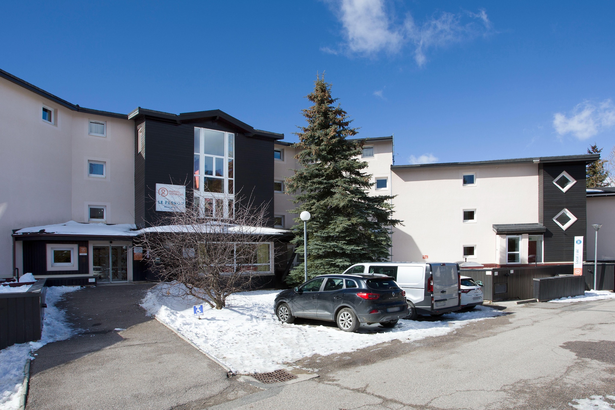 Résidence Pierre & Vacances le Pédrou Apartment 7 people - 1 bedroom + 1 sleeping alcove + 1 mezzanine - Duplex - Extérieur hiver