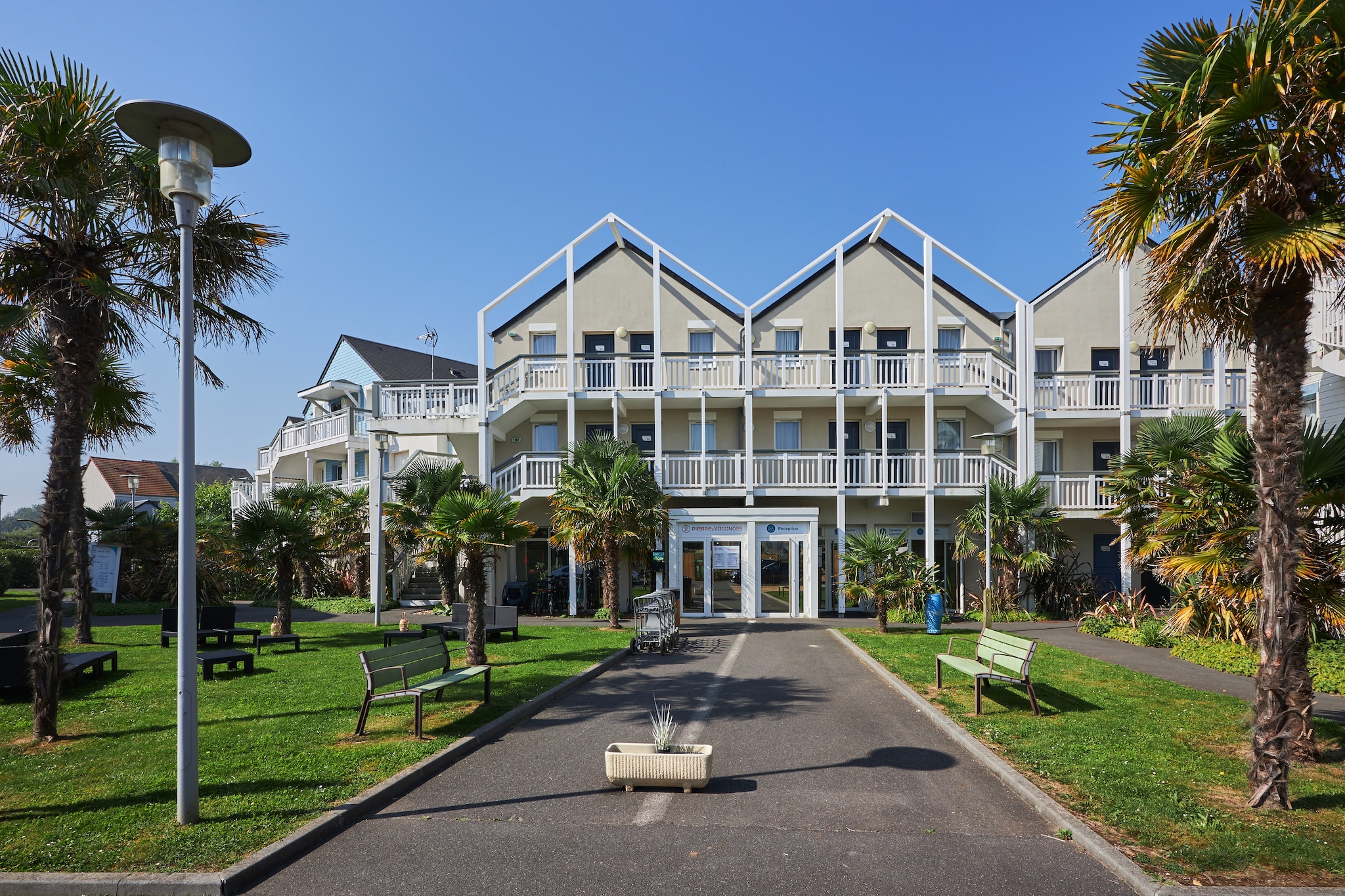 Pierre & Vacances Le Chant des Oiseaux Apartment 6 people - 2 bedrooms - Terrace or balcony - Buitenkant zomer