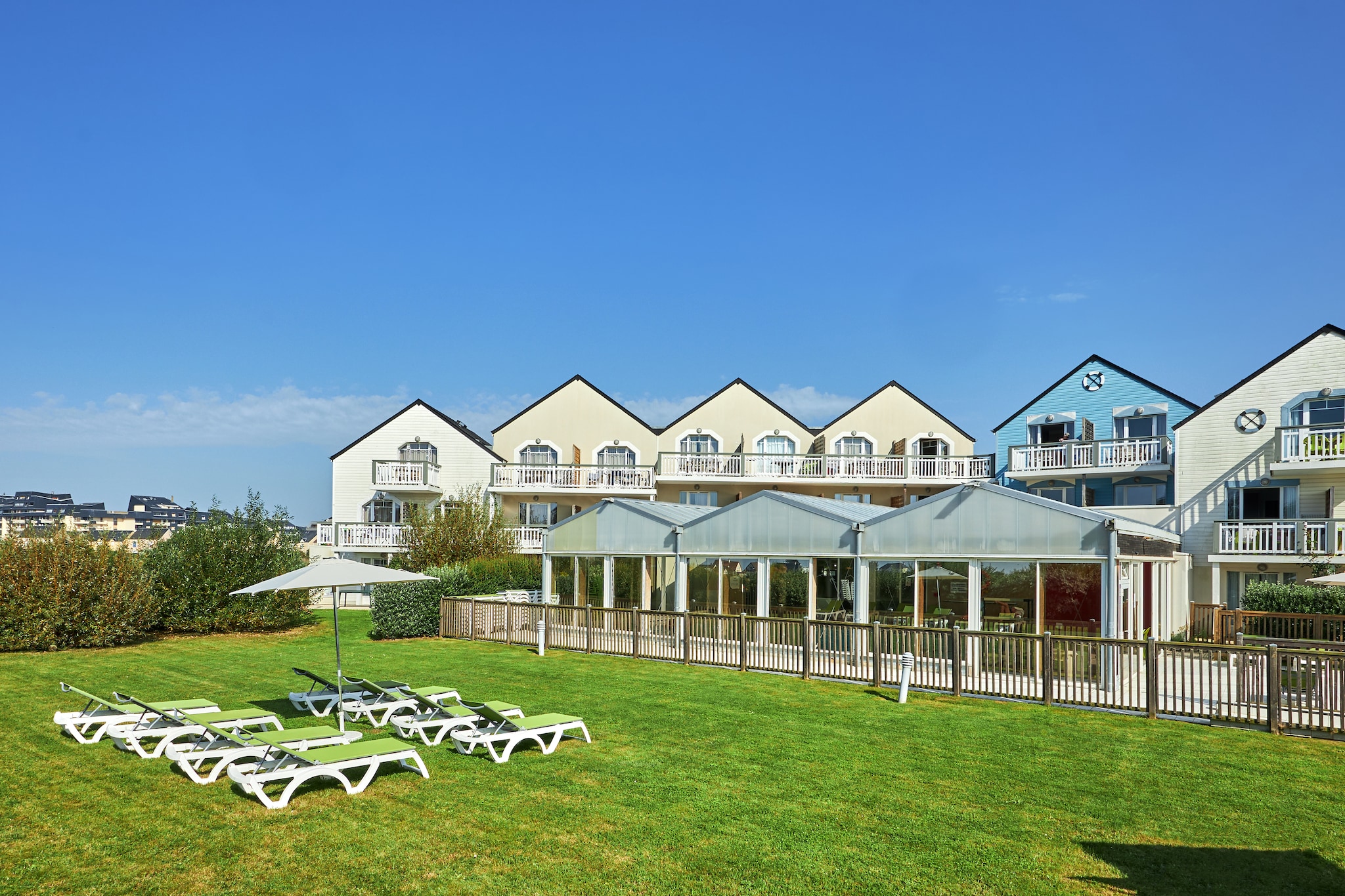 Pierre & Vacances Le Chant des Oiseaux Apartment 6 people - 2 bedrooms - Terrace or balcony - Tuinen zomer