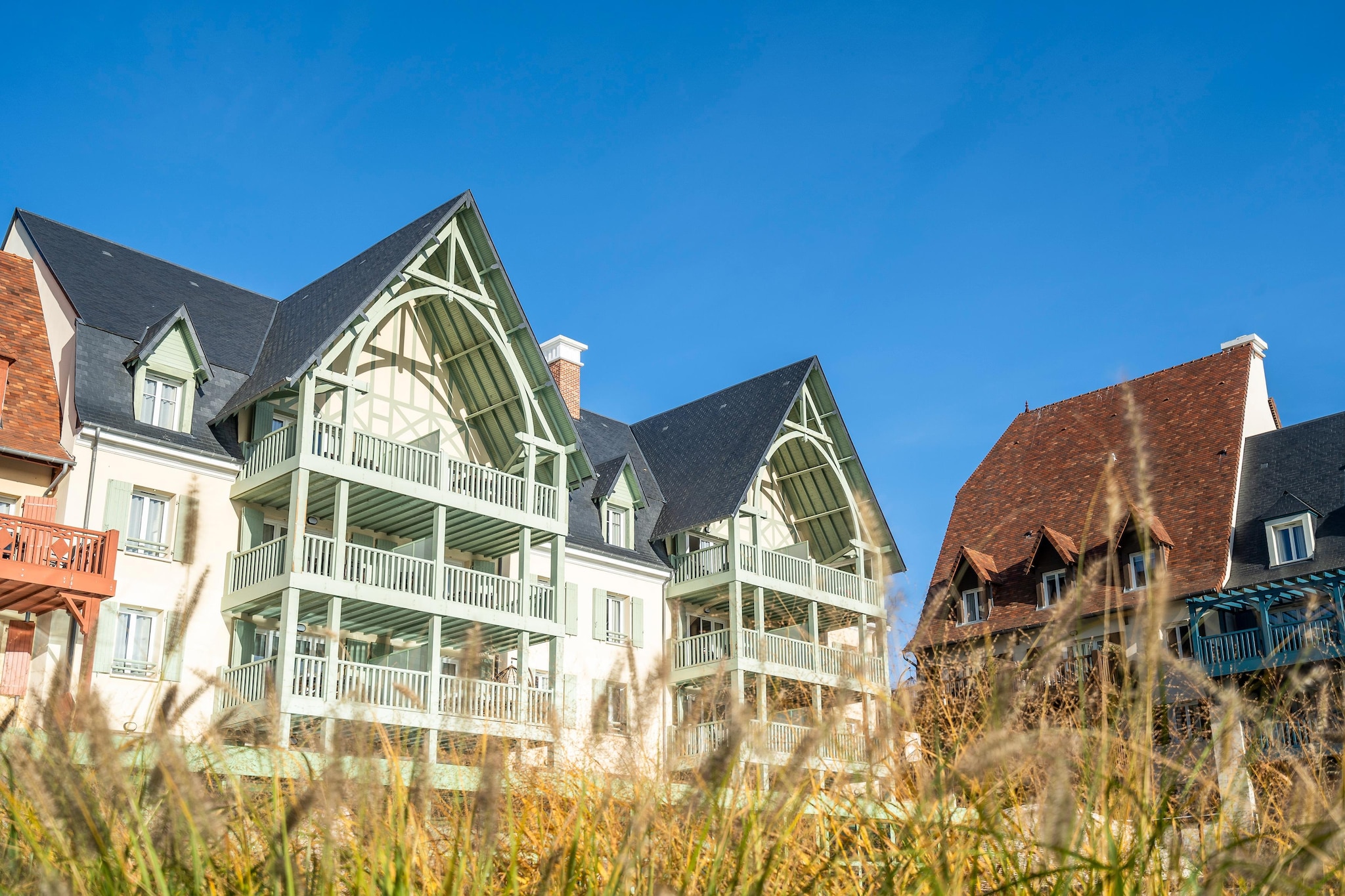 Pierre &Vacances Premium Presqu'île de La Touques Apartment 6 people - 2 bedrooms - Terrace or balcony - Harbor buildings - Buitenkant zomer