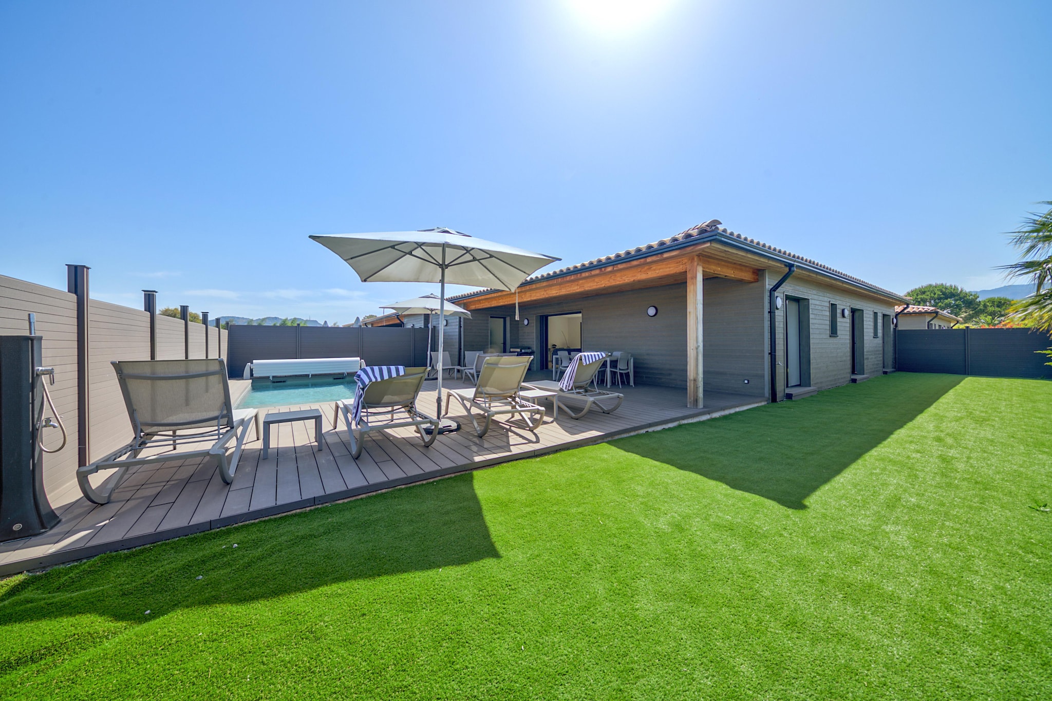 Résidence Premium Pierre & Vacances Vesna Rossa Villa - 4 people - 2 bedrooms - Air conditioned - 4m private pool - Garden - Exterior in summer