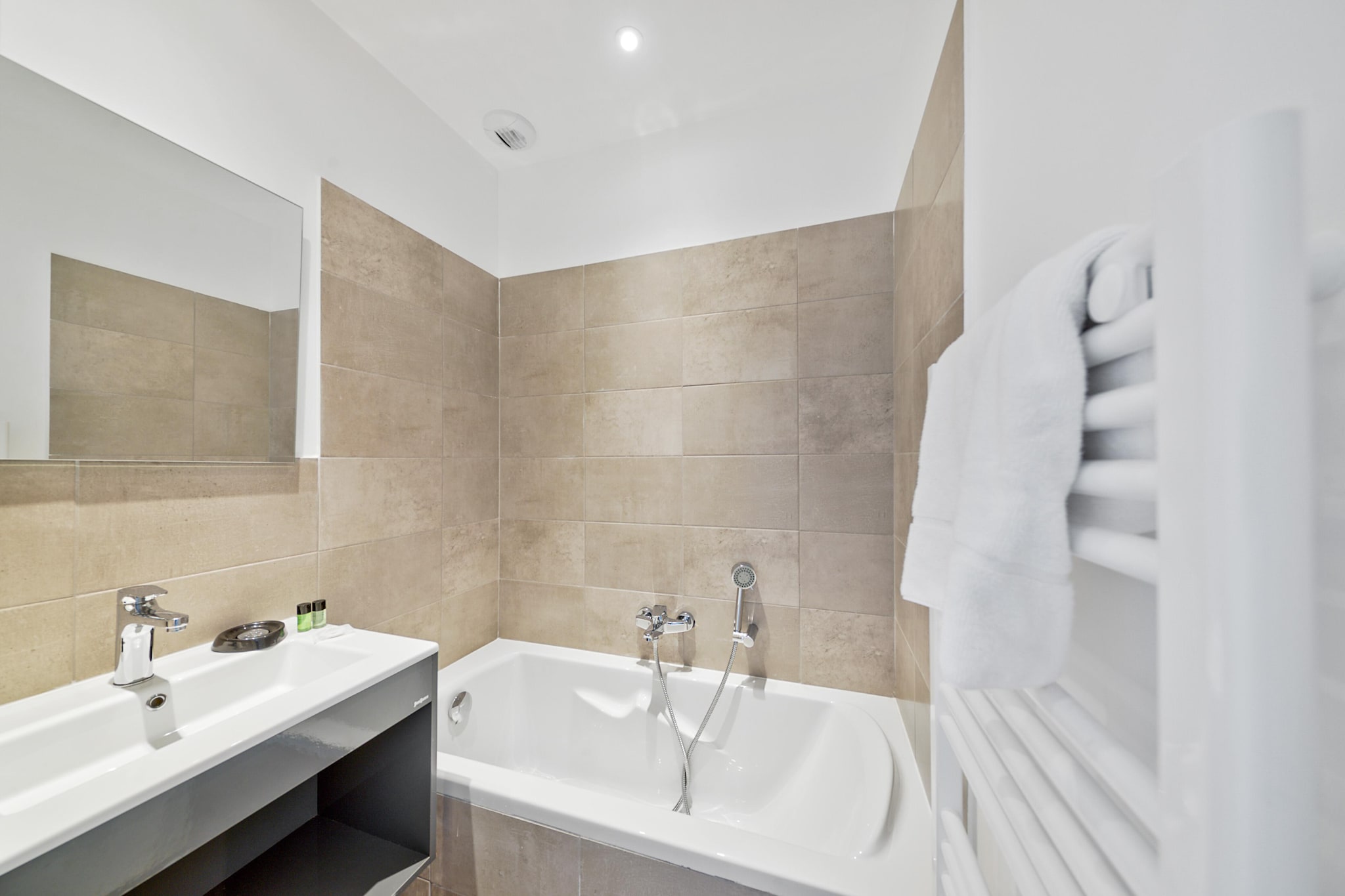 Résidence PV Les Terrasses d'Arsella House - 8 people - 4 bedrooms - Air conditioned - 4m private swimming pool - Terrace - Badkamer