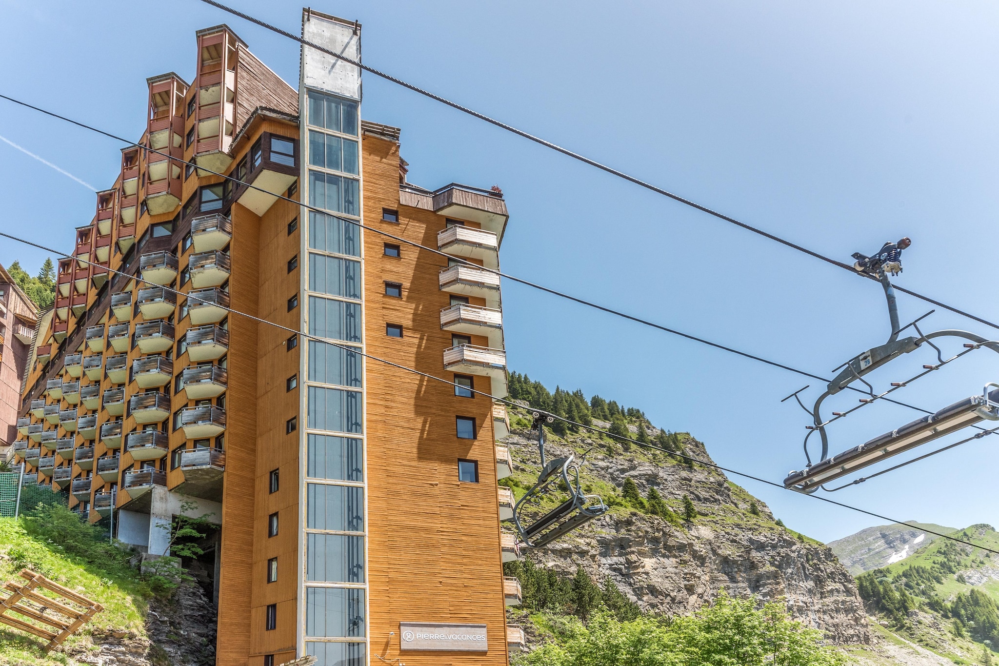 Pierre et Vacances Capella Apartment 4 people - 1 bedroom - Balcony - Mountain view - Exterior in summer