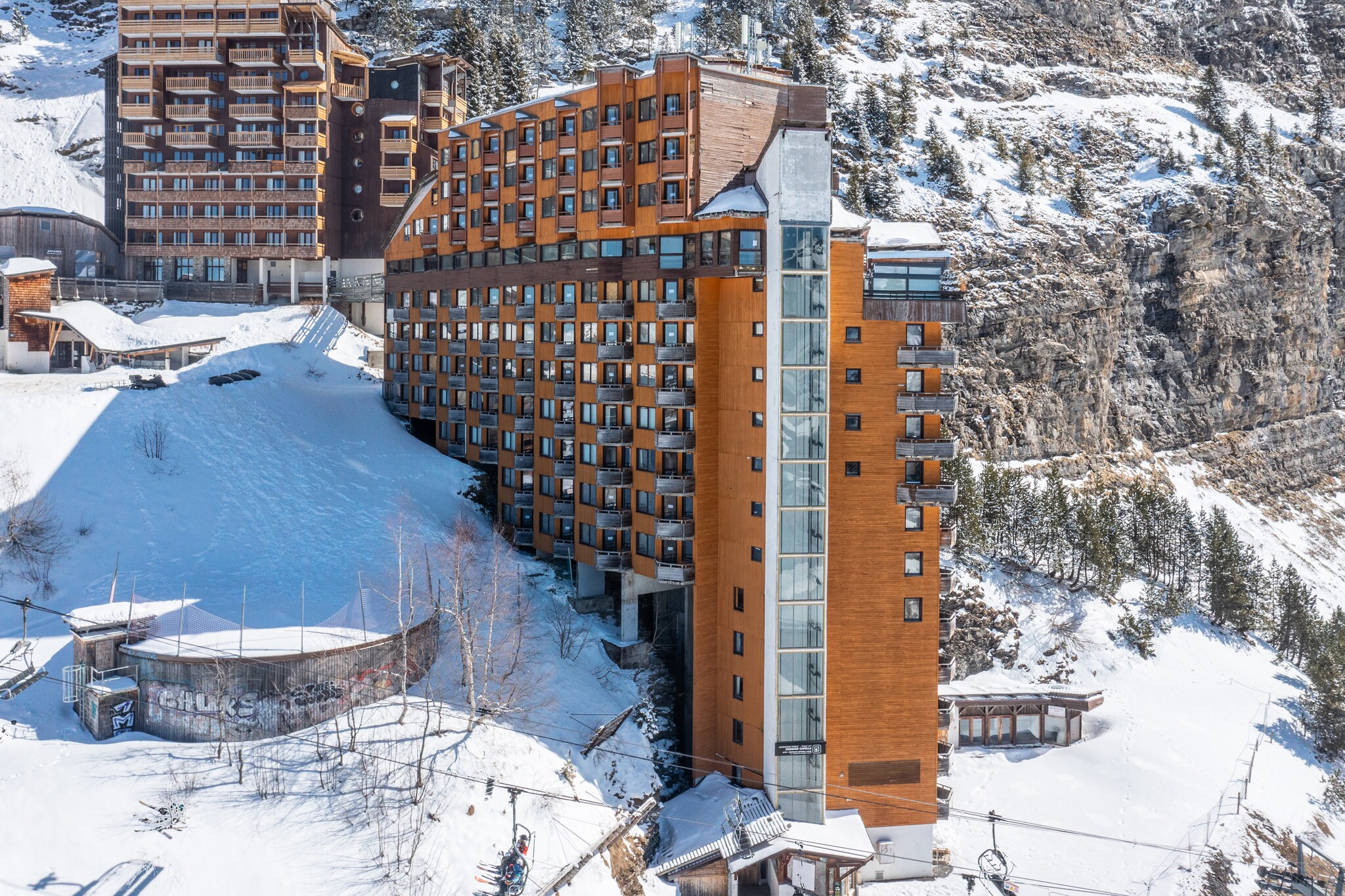 Pierre et Vacances Capella Apartment 4 people - 1 bedroom - Balcony - Mountain view - Exterior in winter