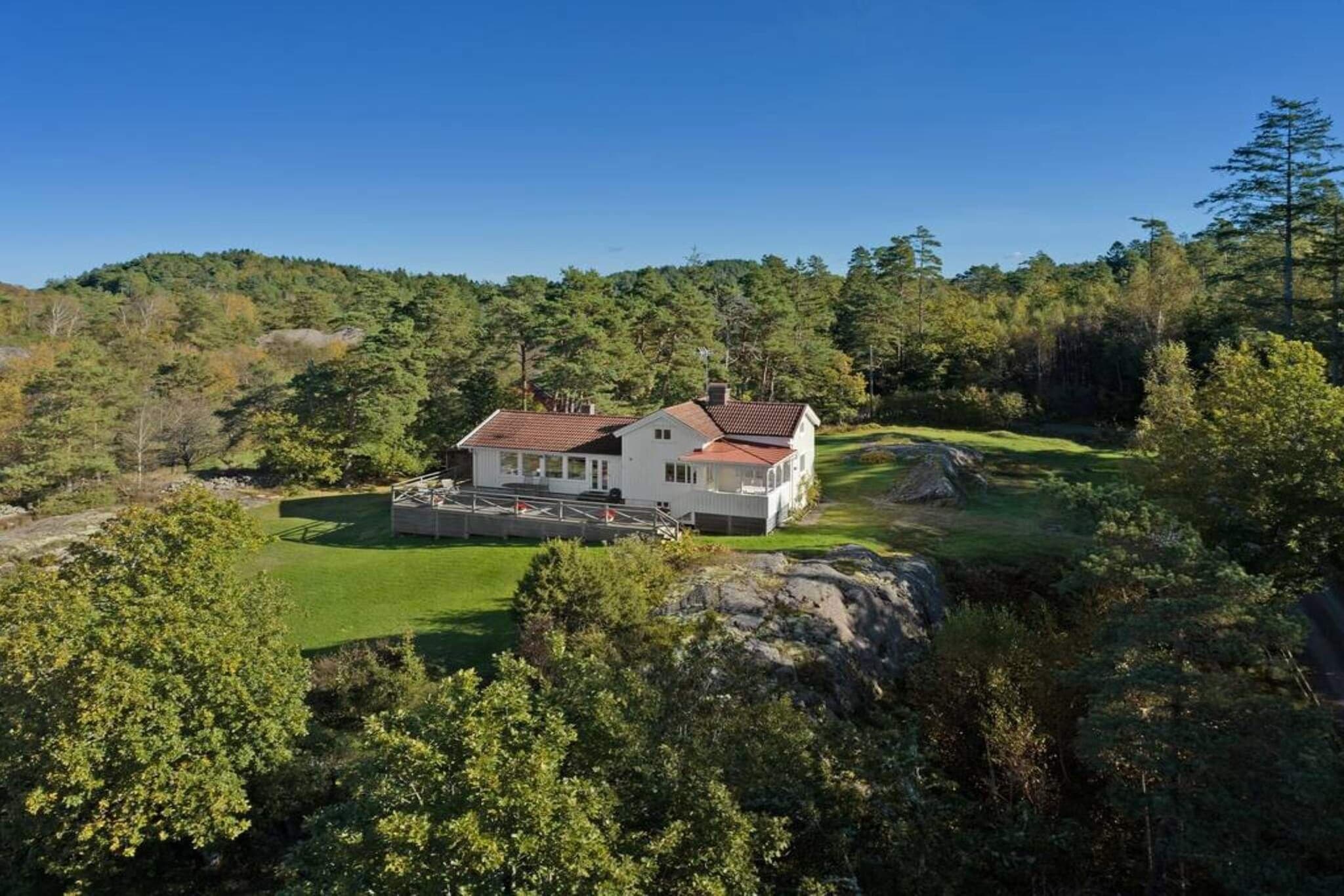 5 etoiles maison de vacances a Hjälteby - Extérieur