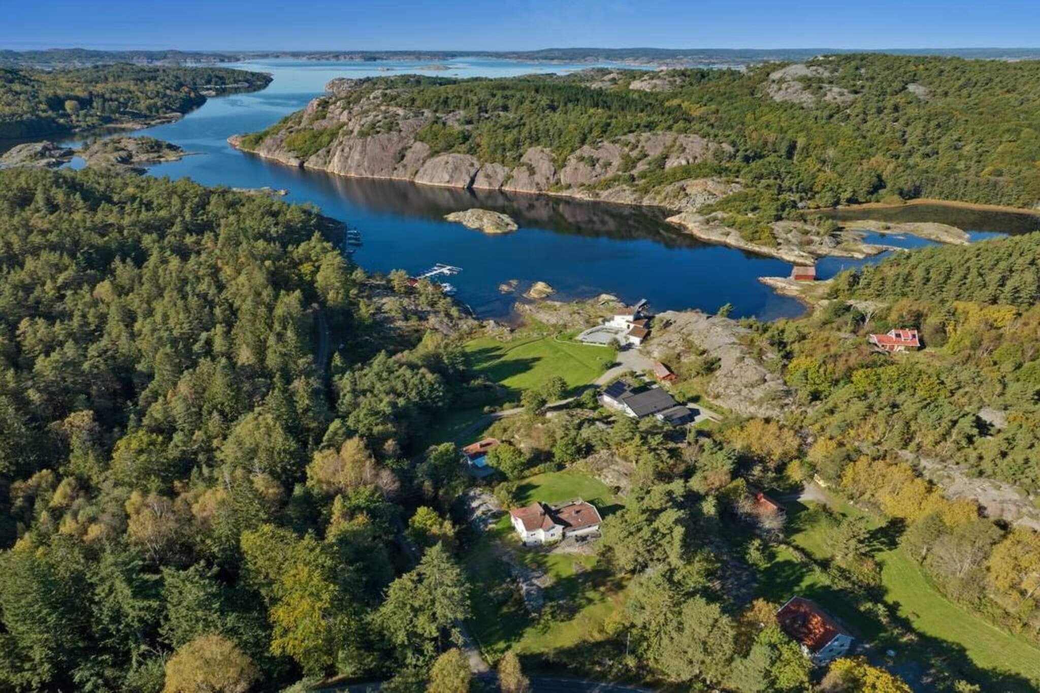 5 etoiles maison de vacances a Hjälteby - Extérieur