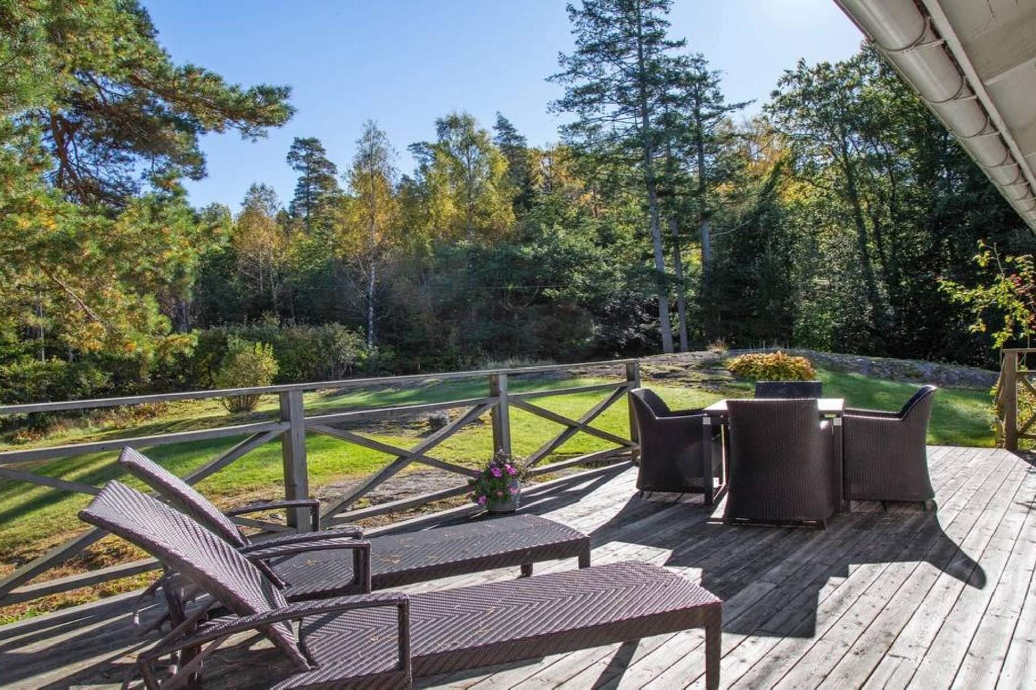 5 etoiles maison de vacances a Hjälteby - Extérieur