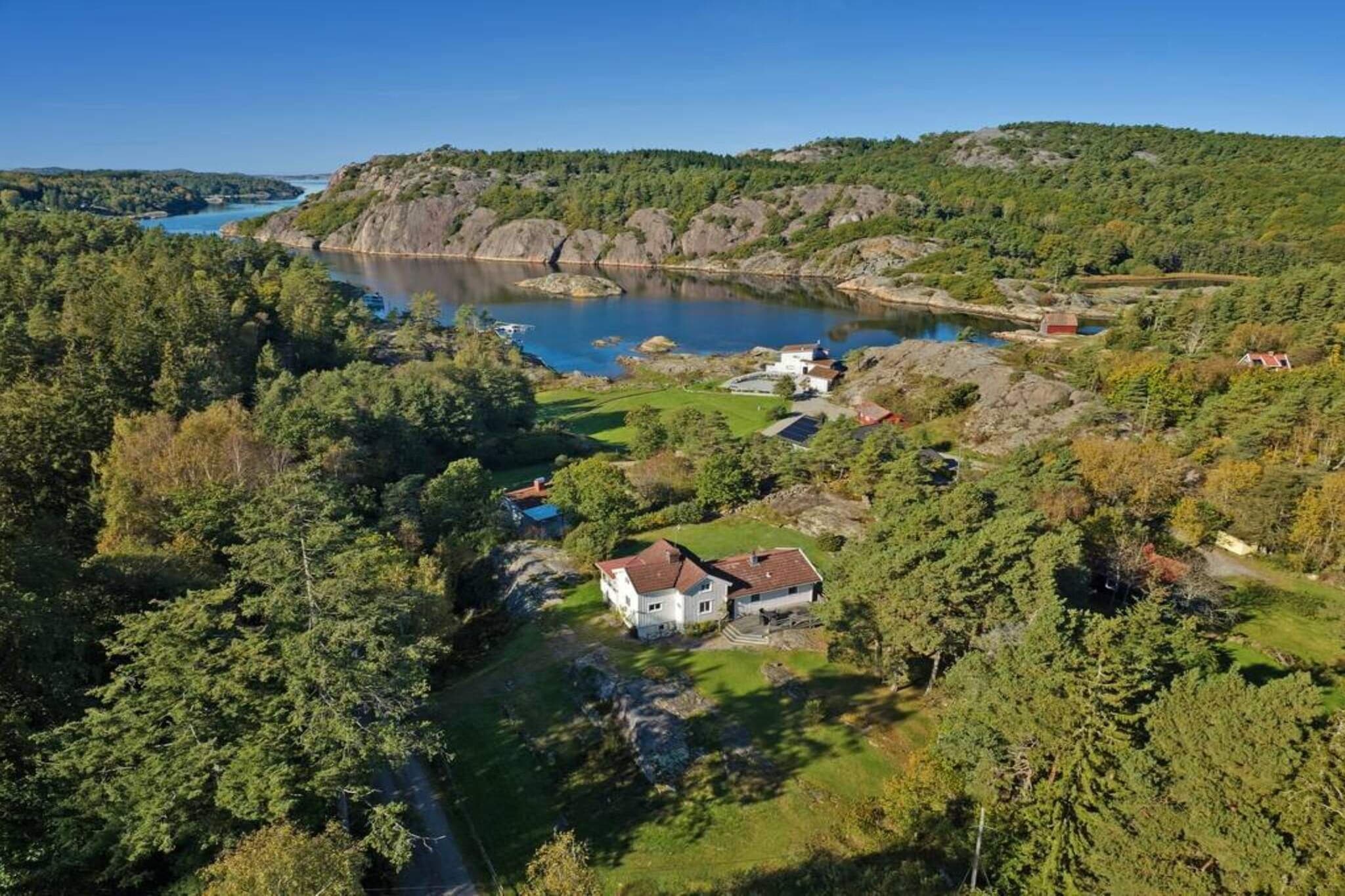 5 etoiles maison de vacances a Hjälteby - Extérieur
