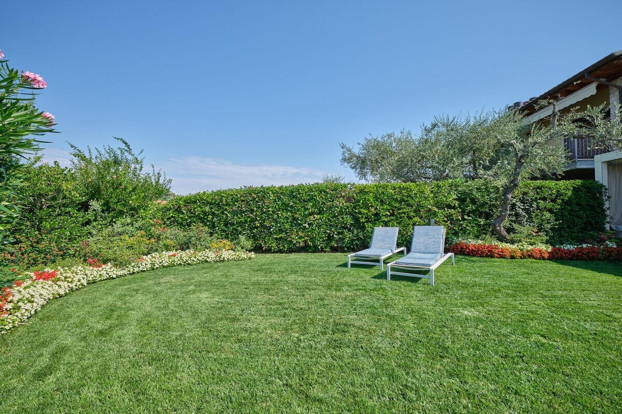 620528 - Jardins en été