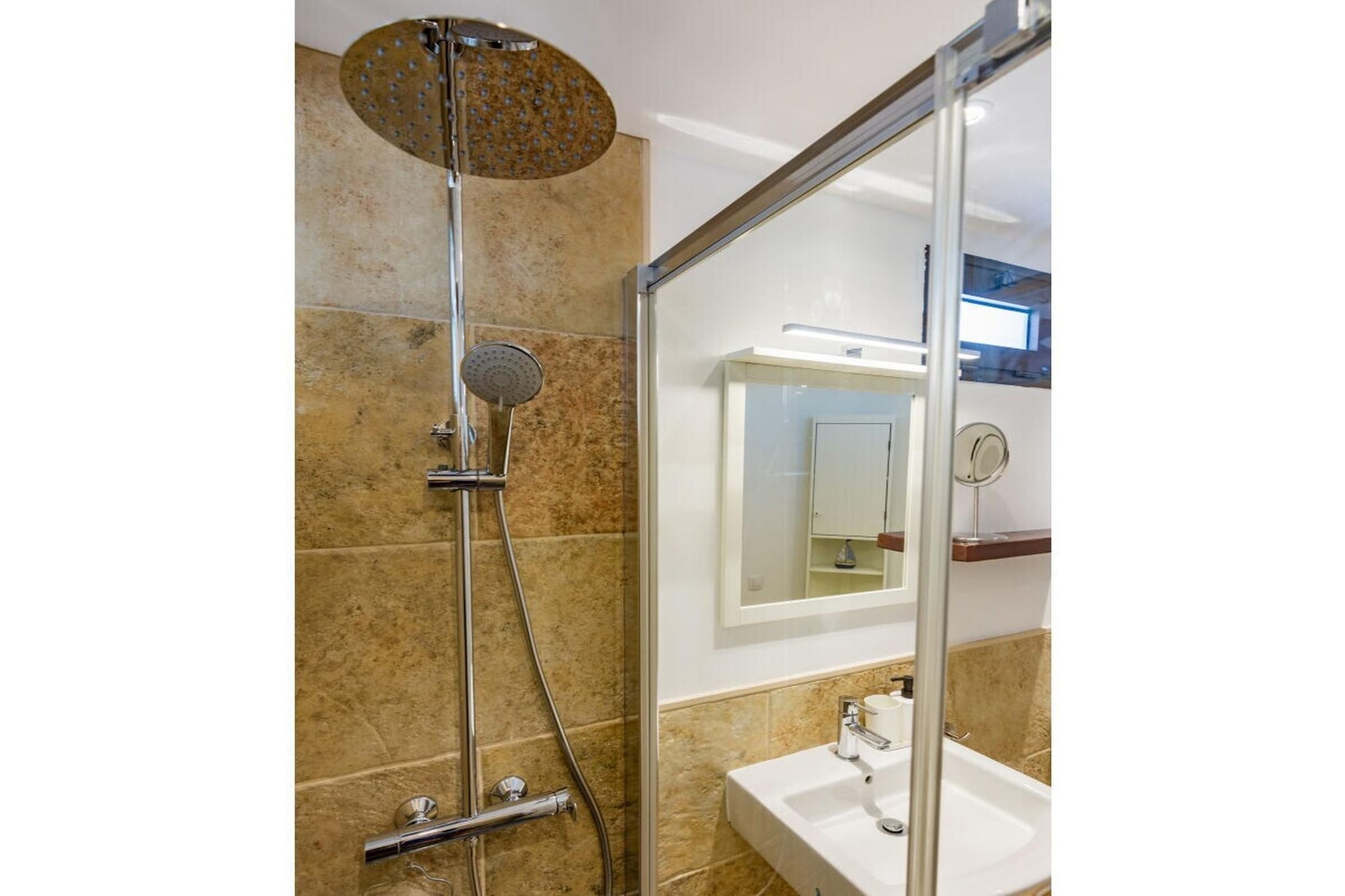545068 - Bathroom