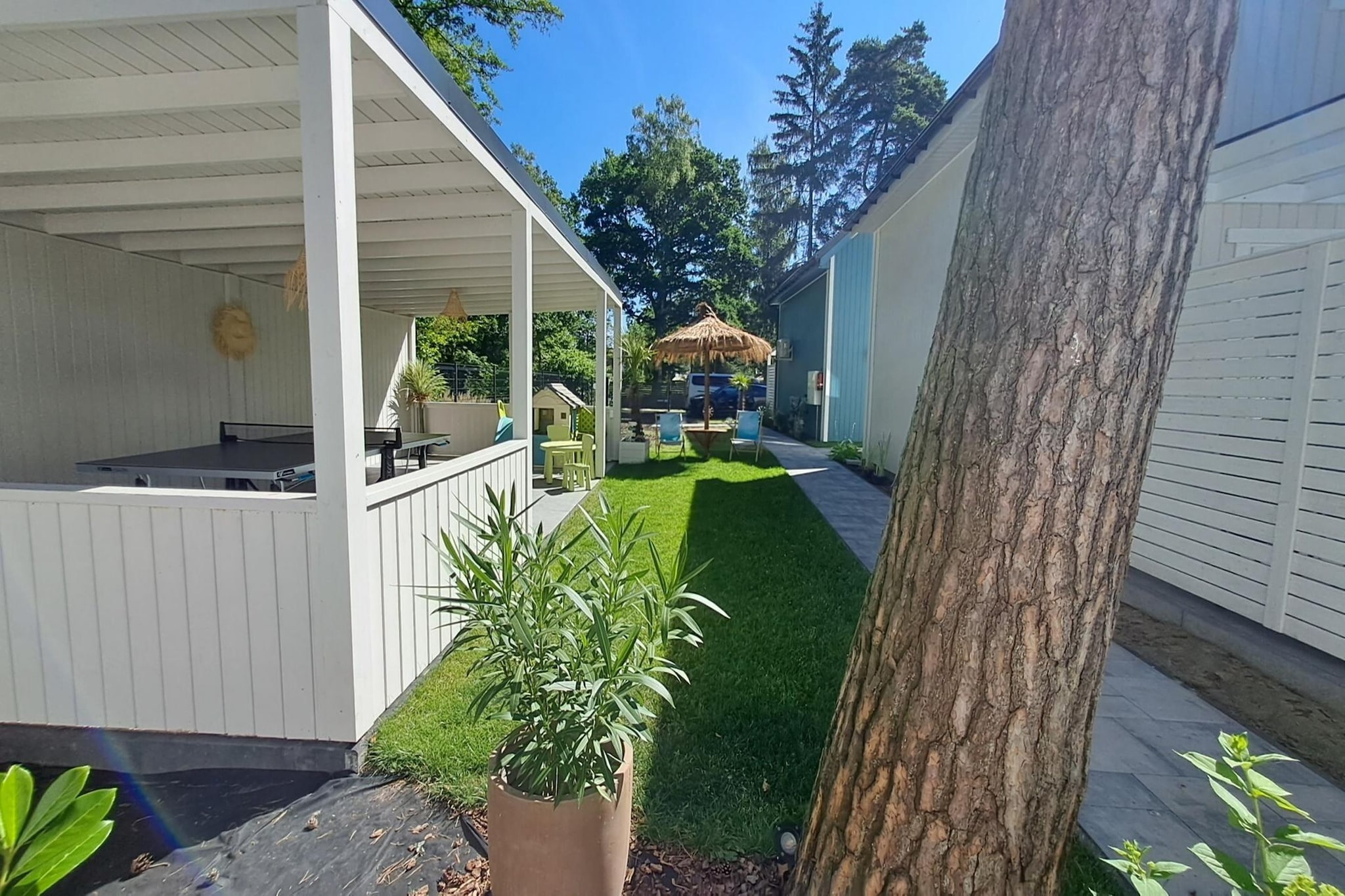 Pietrowe domy wakacyjne w Pobierowie dla max 4 os dorosłych  1 dziecka - Gardens in summer