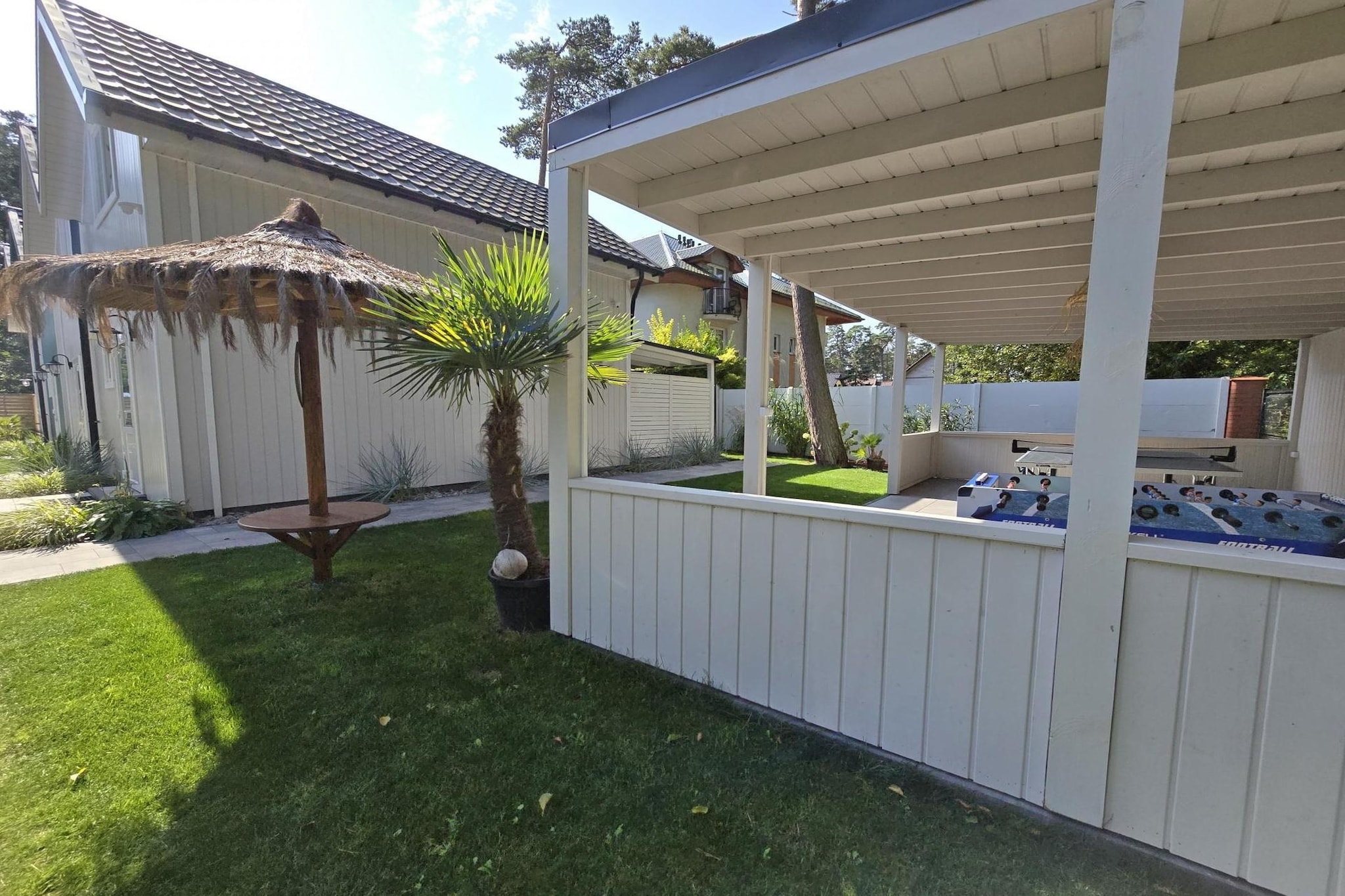 Pietrowe domy wakacyjne w Pobierowie dla max 4 os dorosłych  1 dziecka - Gardens in summer