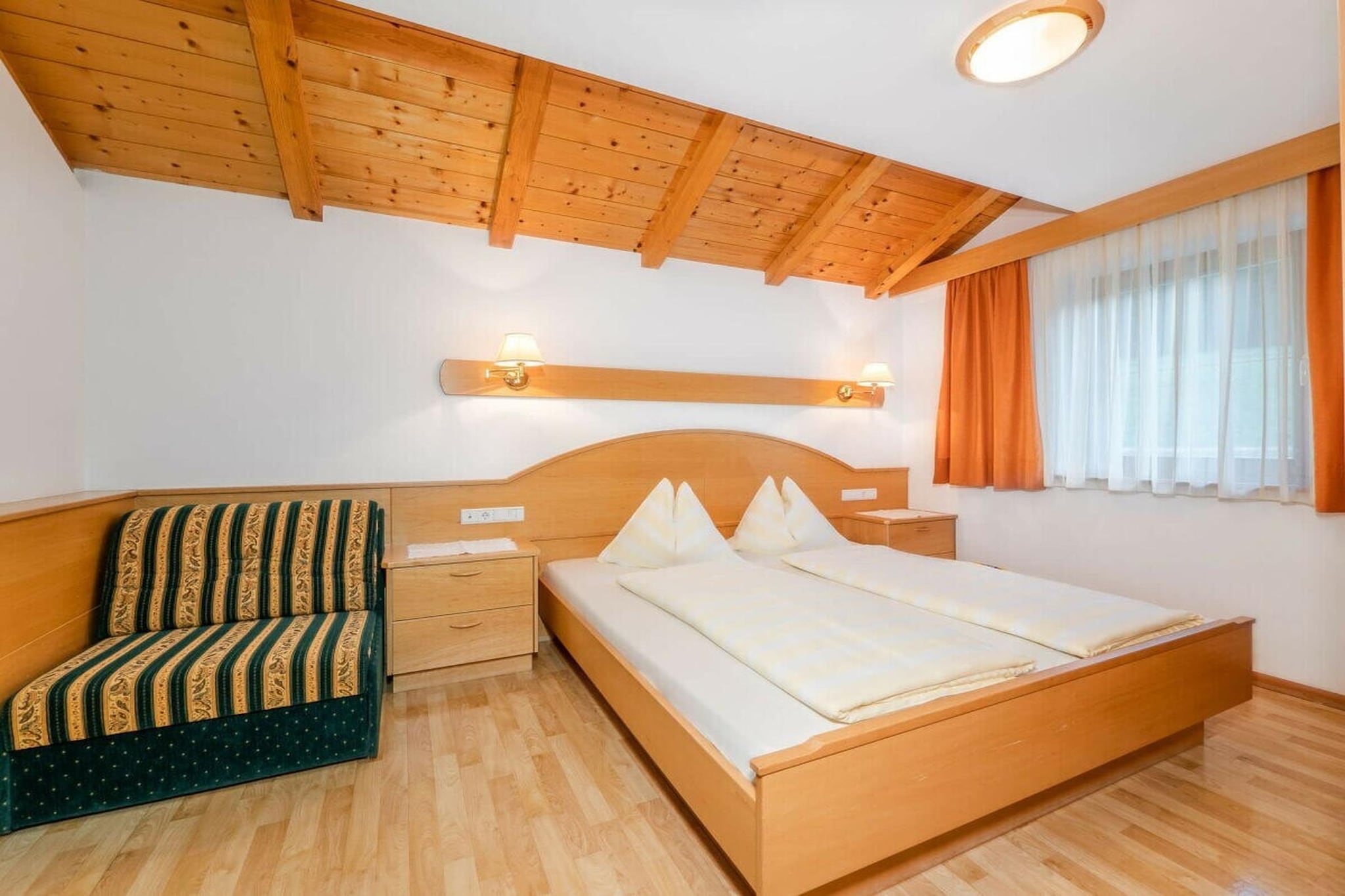 730990 - Bedroom