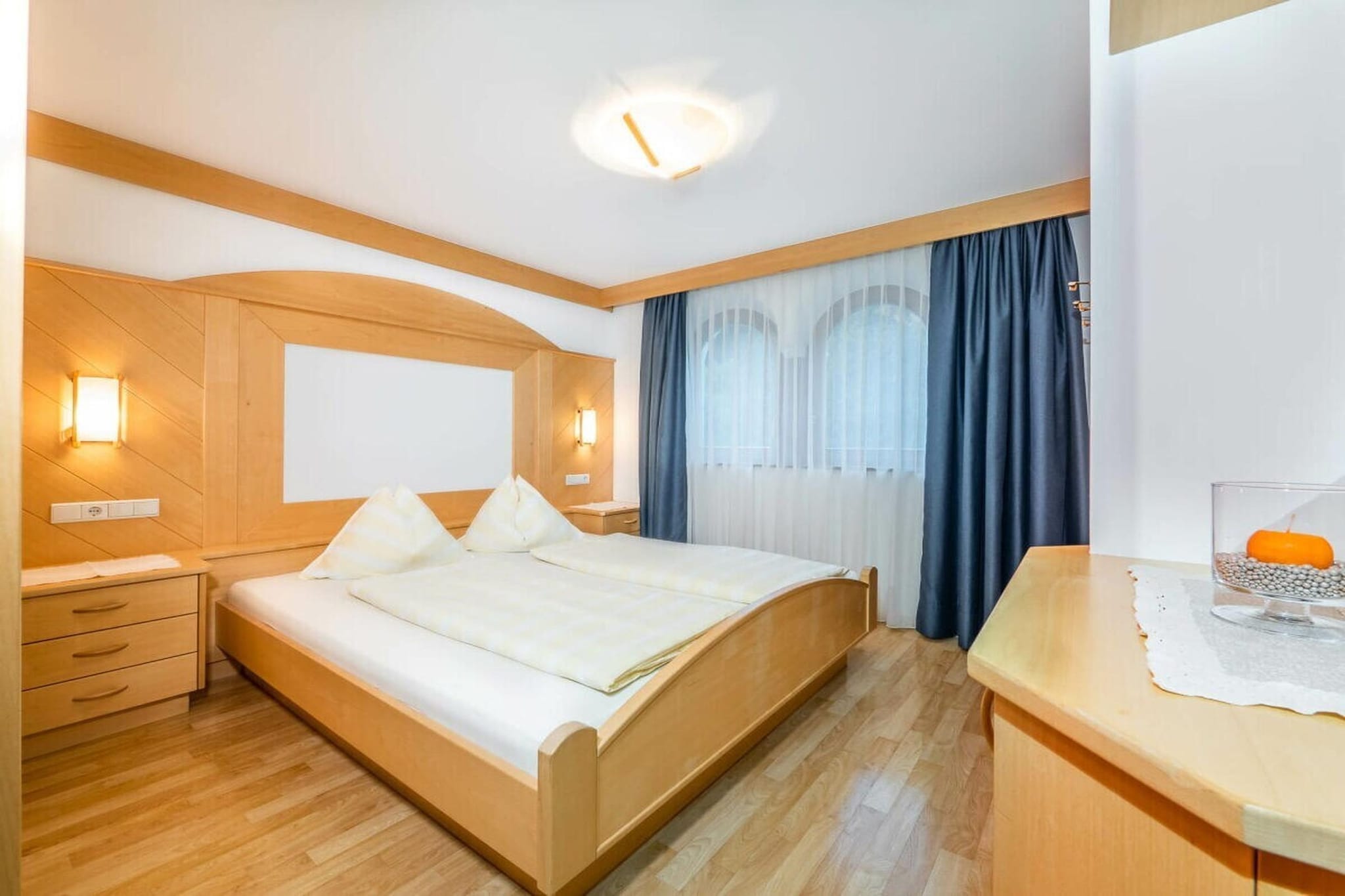 730990 - Bedroom