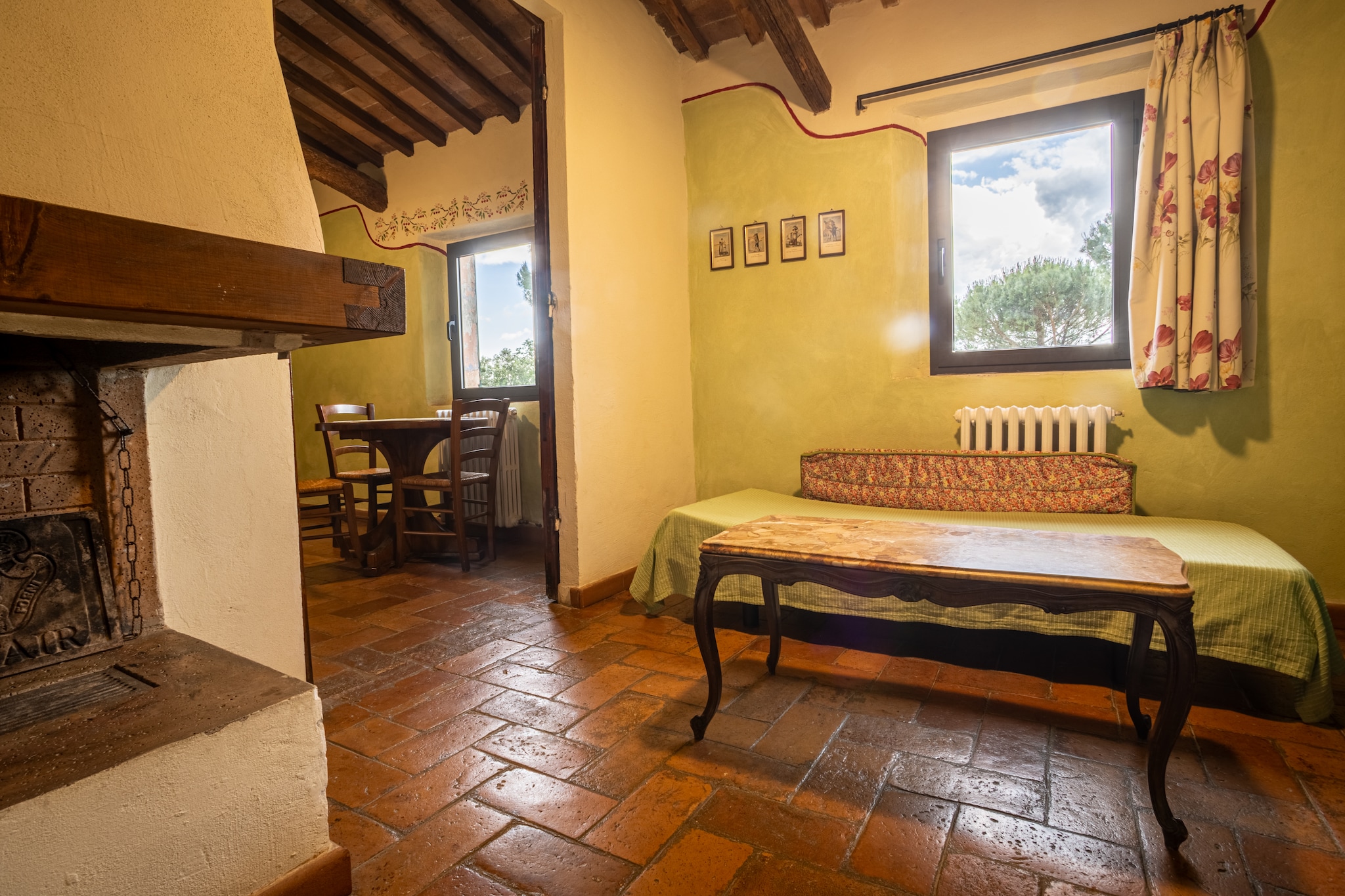 Agriturismo La Grotta di Montecchino App Ciliegio - Woonkamer