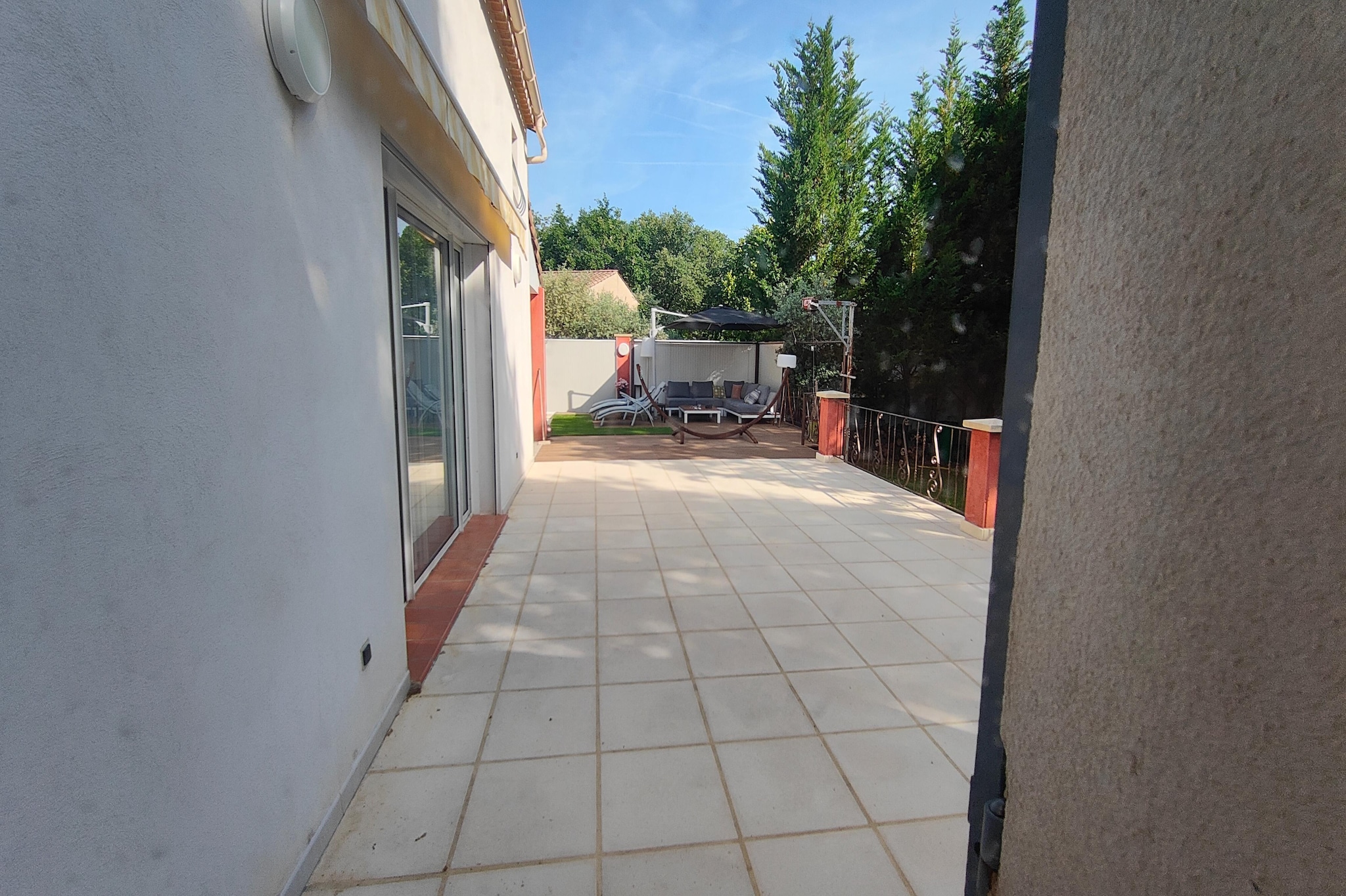 Jolie maison de vacances avec piscine - Extérieur été